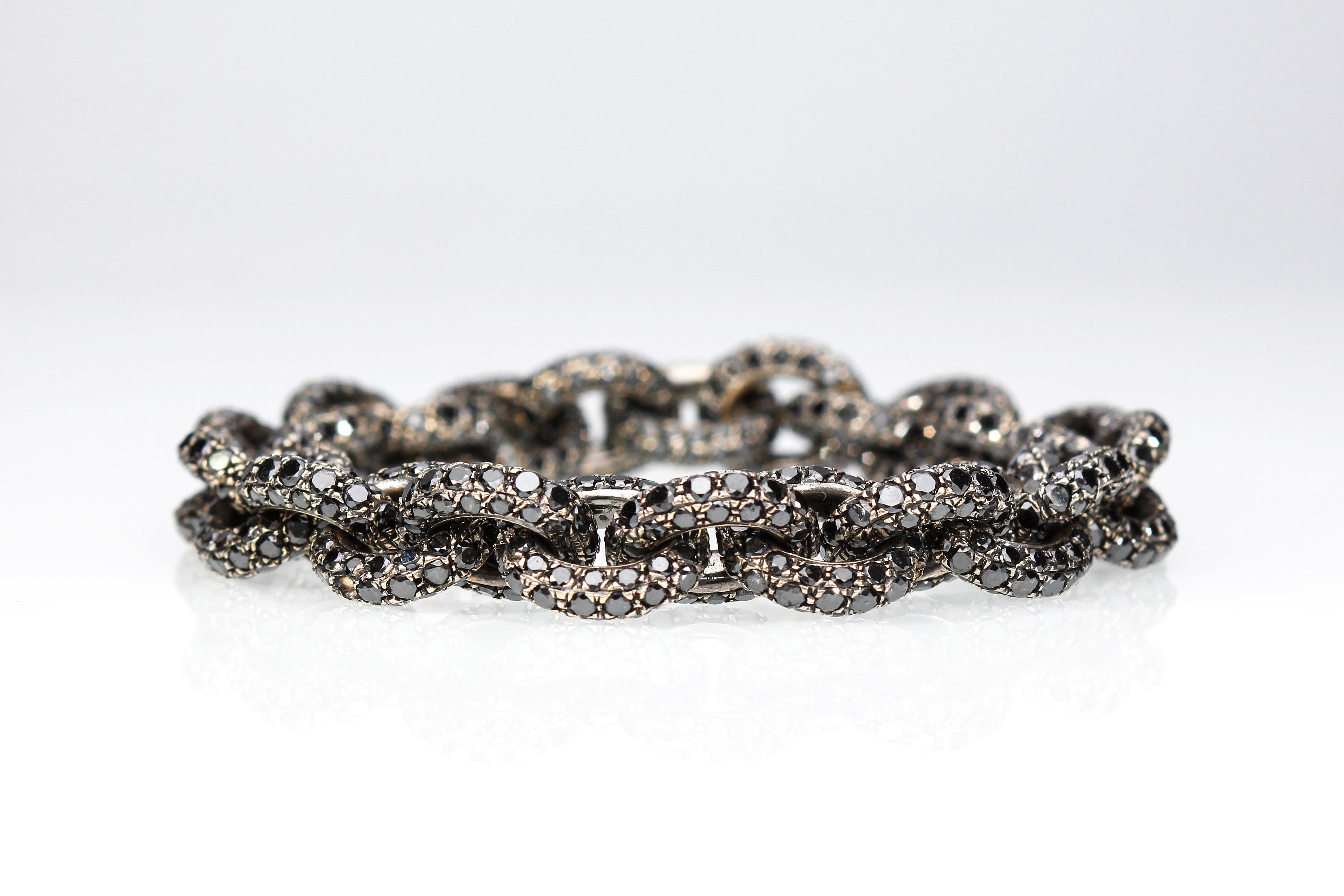 Taille brillant Bracelet à chaîne avec 33,50 carats de diamants noirs. Pièce unique. Fait à la main en vente