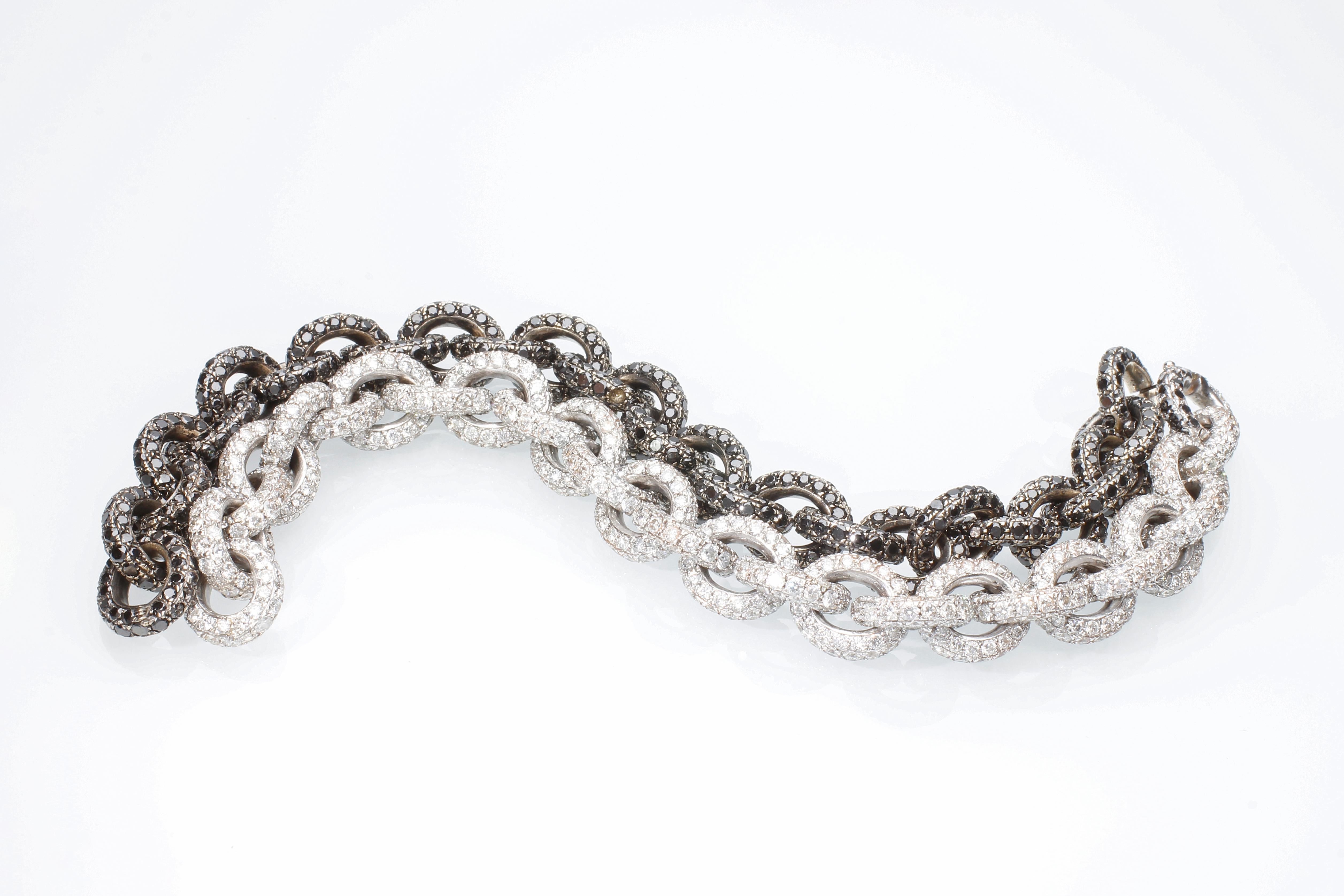 Brilliant Cut Chain Bracelet with 33.50 Ct of Black Diamonds. Single Piece. Handmade For Sale