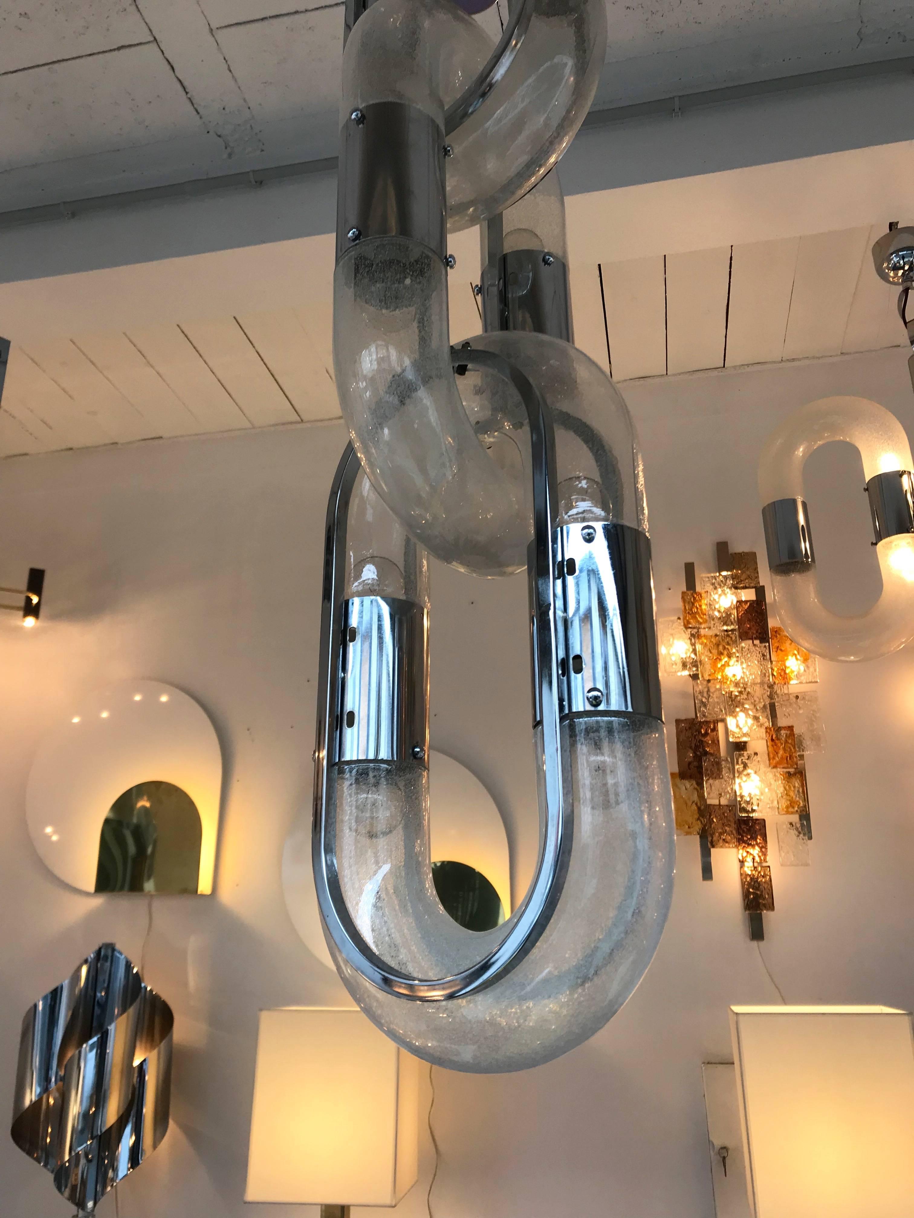 Rare chandelier or ceiling pendant light model chain for the manufacture Mazzega by the designer Aldo Nason, the Carlo Nason brother. Metal chrome and bubble blown Murano glass. Famous design like Venini, Vistosi, La Murrina.
