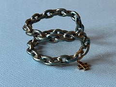 Pulsera brazalete de esmalte azul claro con cruz de rubí J Dauphin