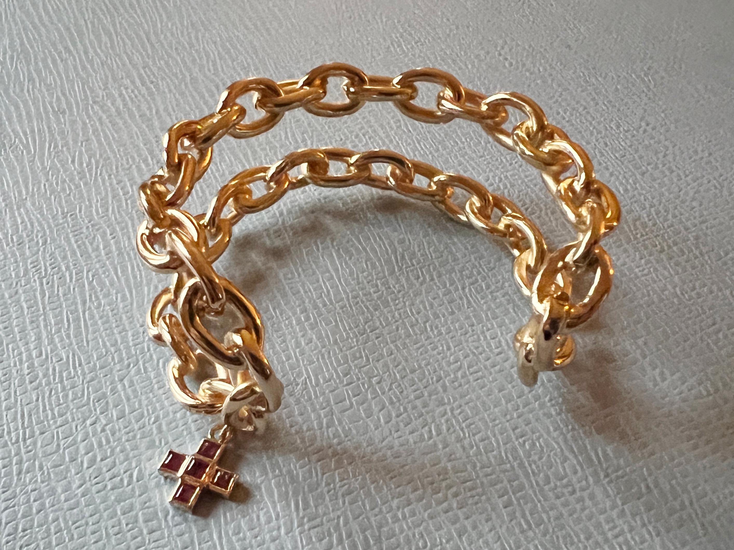 Donna Bracciale a catena con croce di rubino in vendita