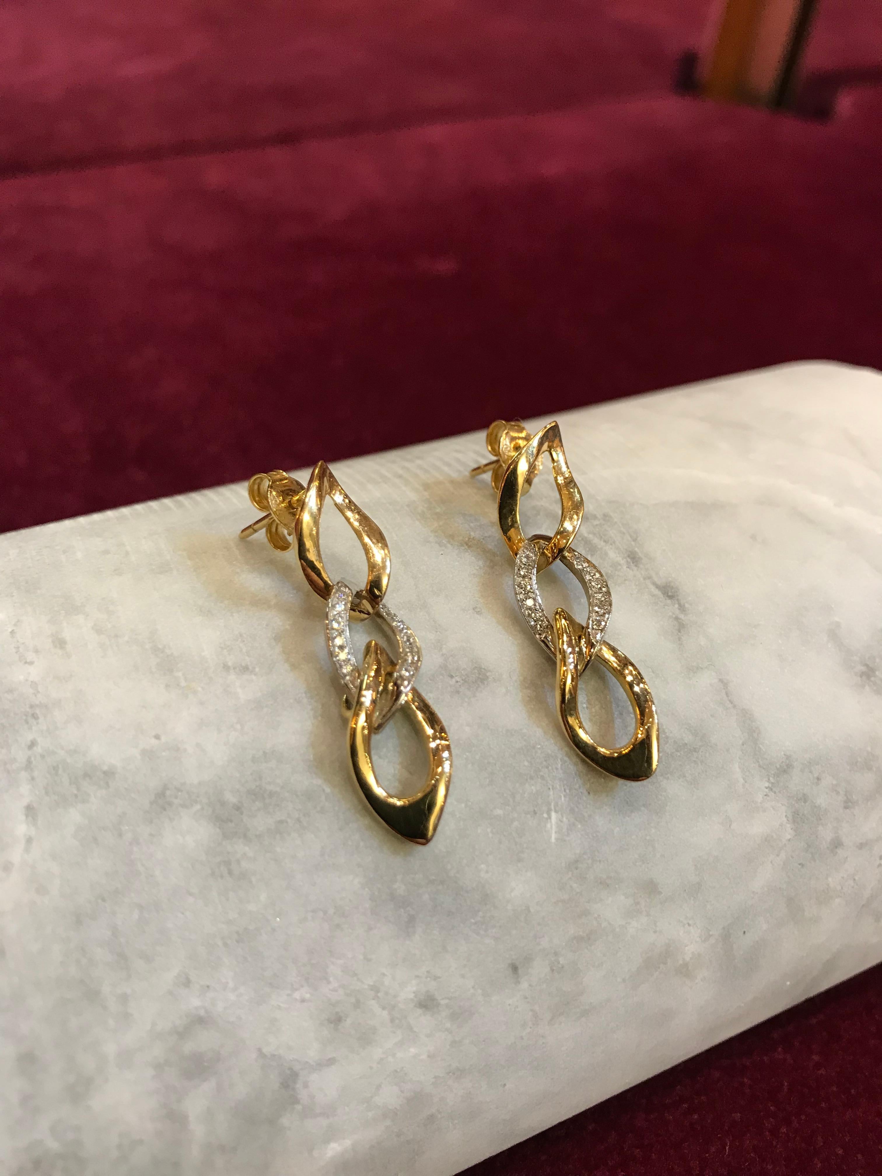 Chain Drop Pendent Yellow Gold and White Diamond Earrings Handmade in Italy In New Condition In London, GB