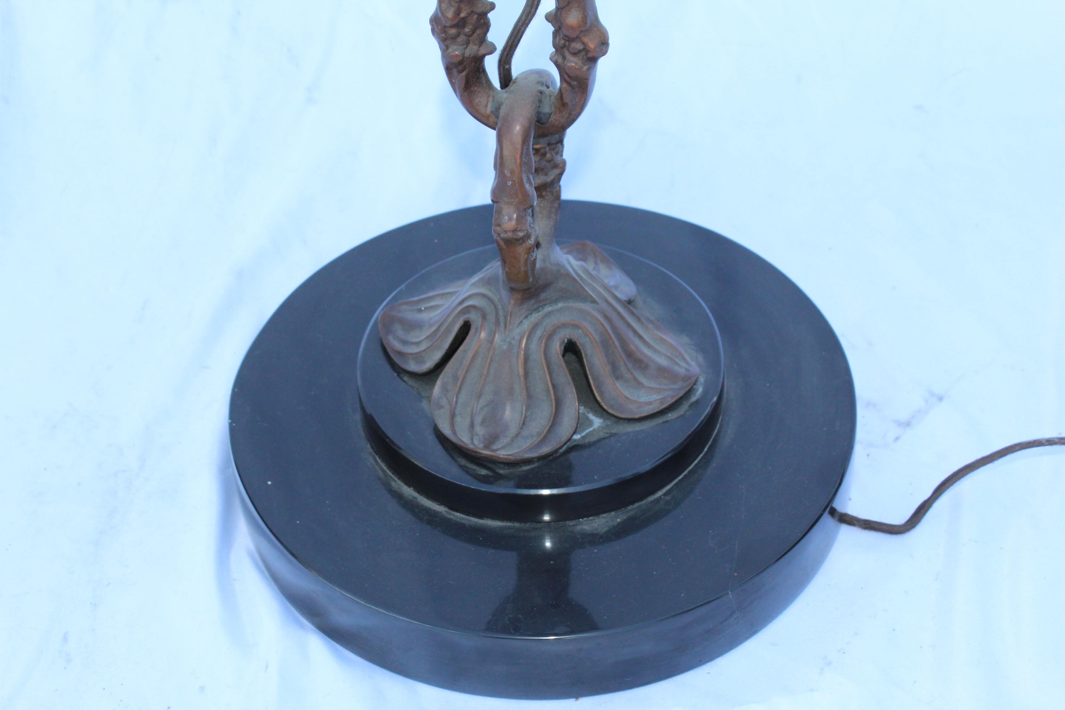 Nord-américain Lampadaire Chain Bronze avec base en marbre en vente
