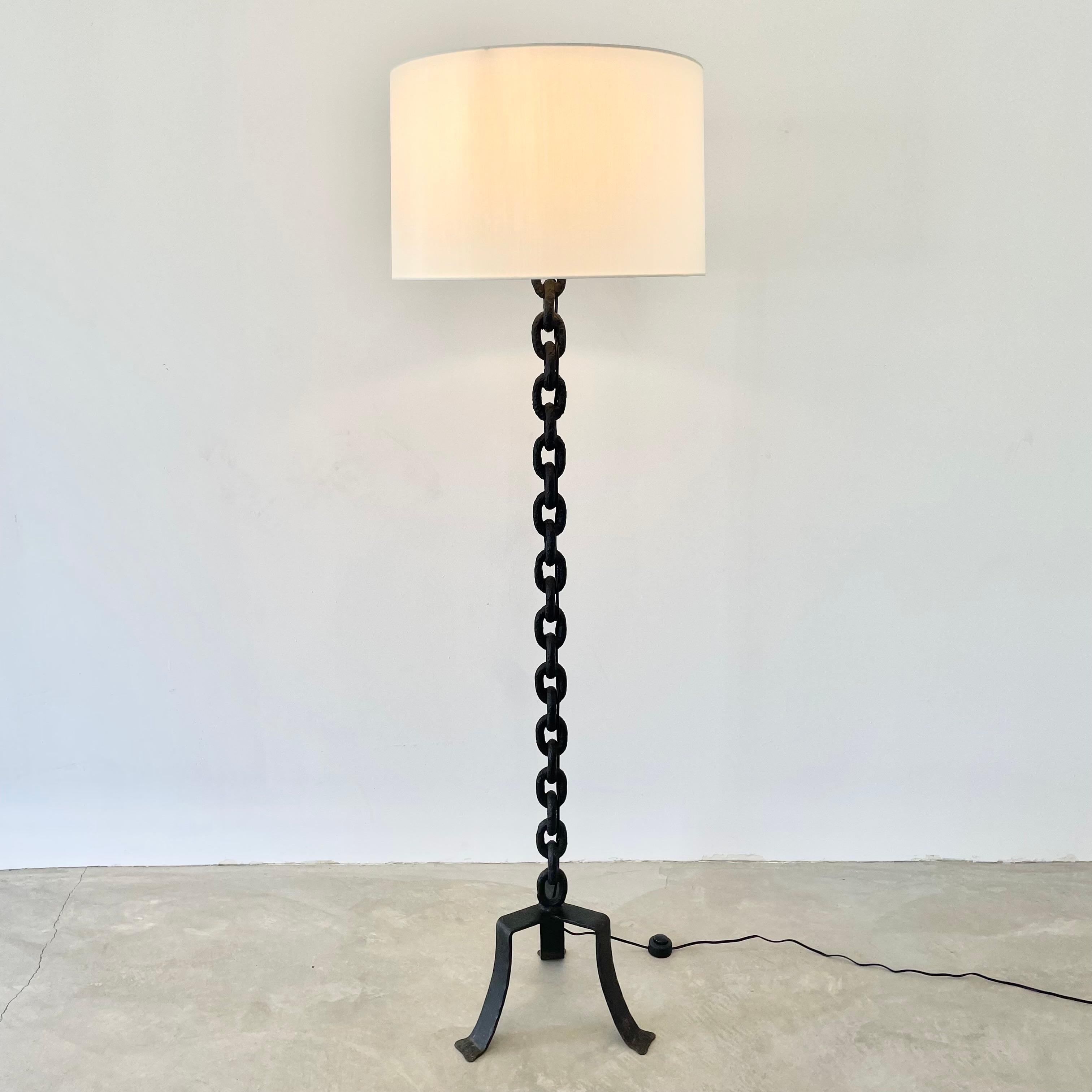 Chain Link Floor Lamp, 1950s France For Sale 2