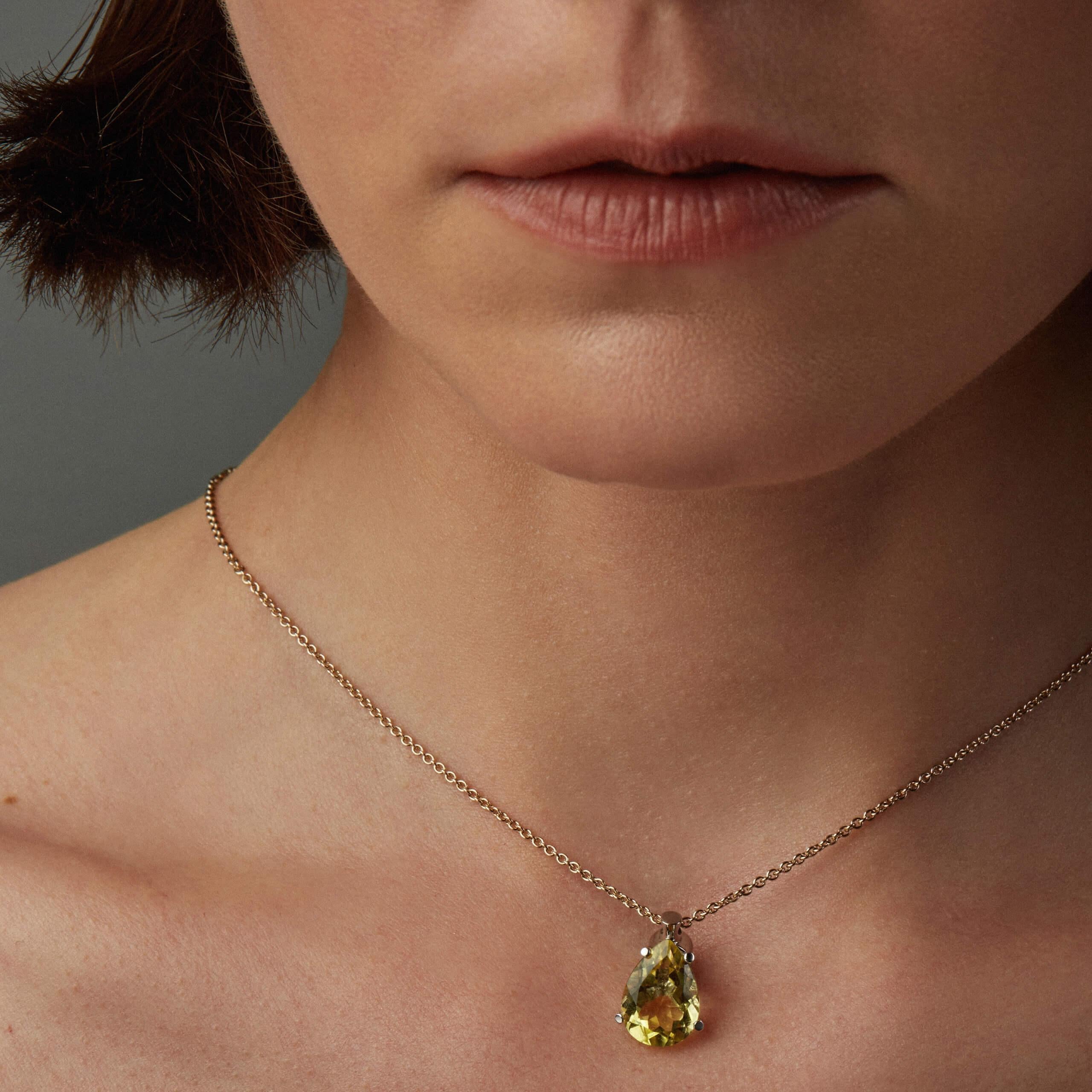 Contemporary Fine Chain Necklace Gold with Lemon Quartz For Sale