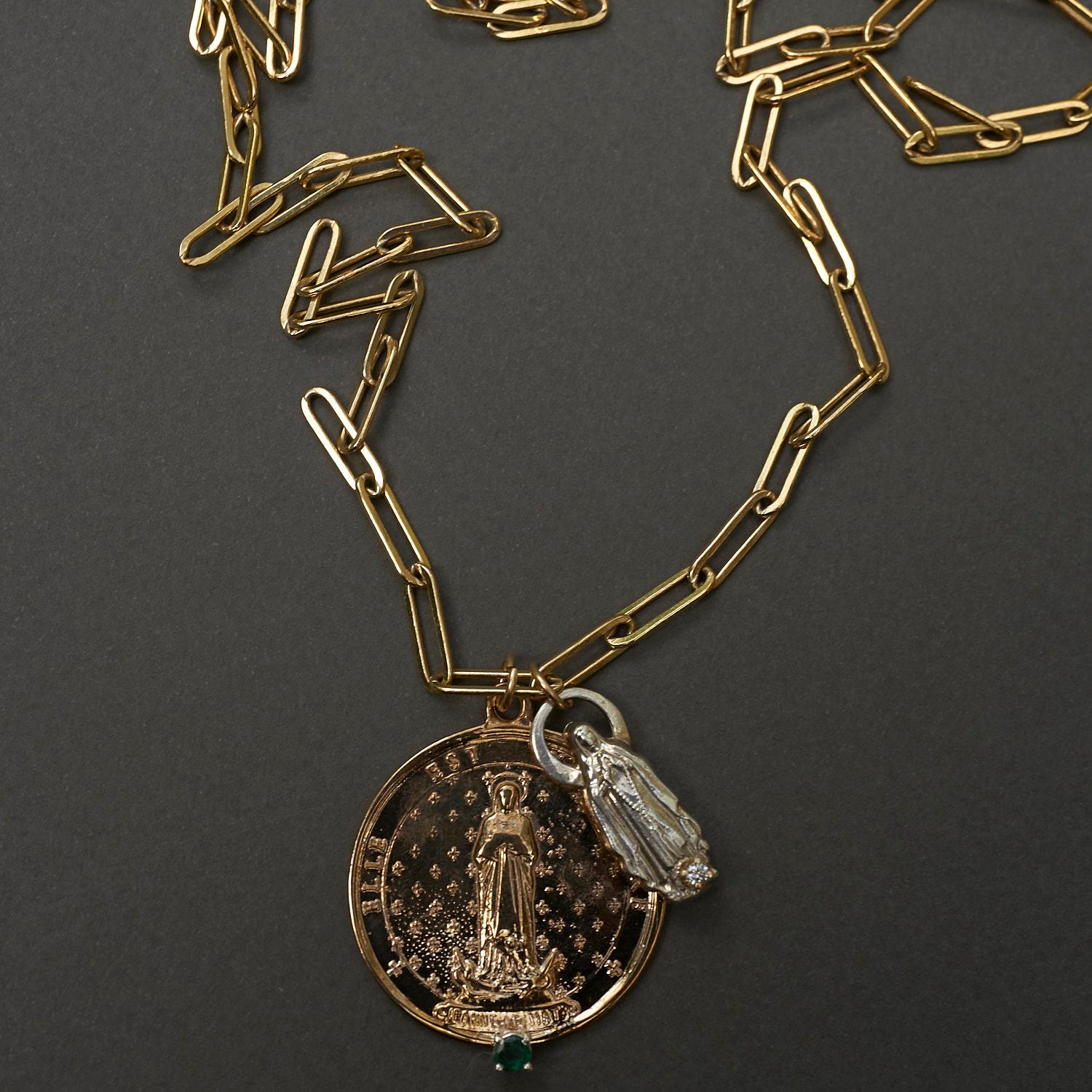 Victorien Chaîne collier médaillon chaîne épaisse médaille diamant blanc émeraude bronze J Dauphin en vente