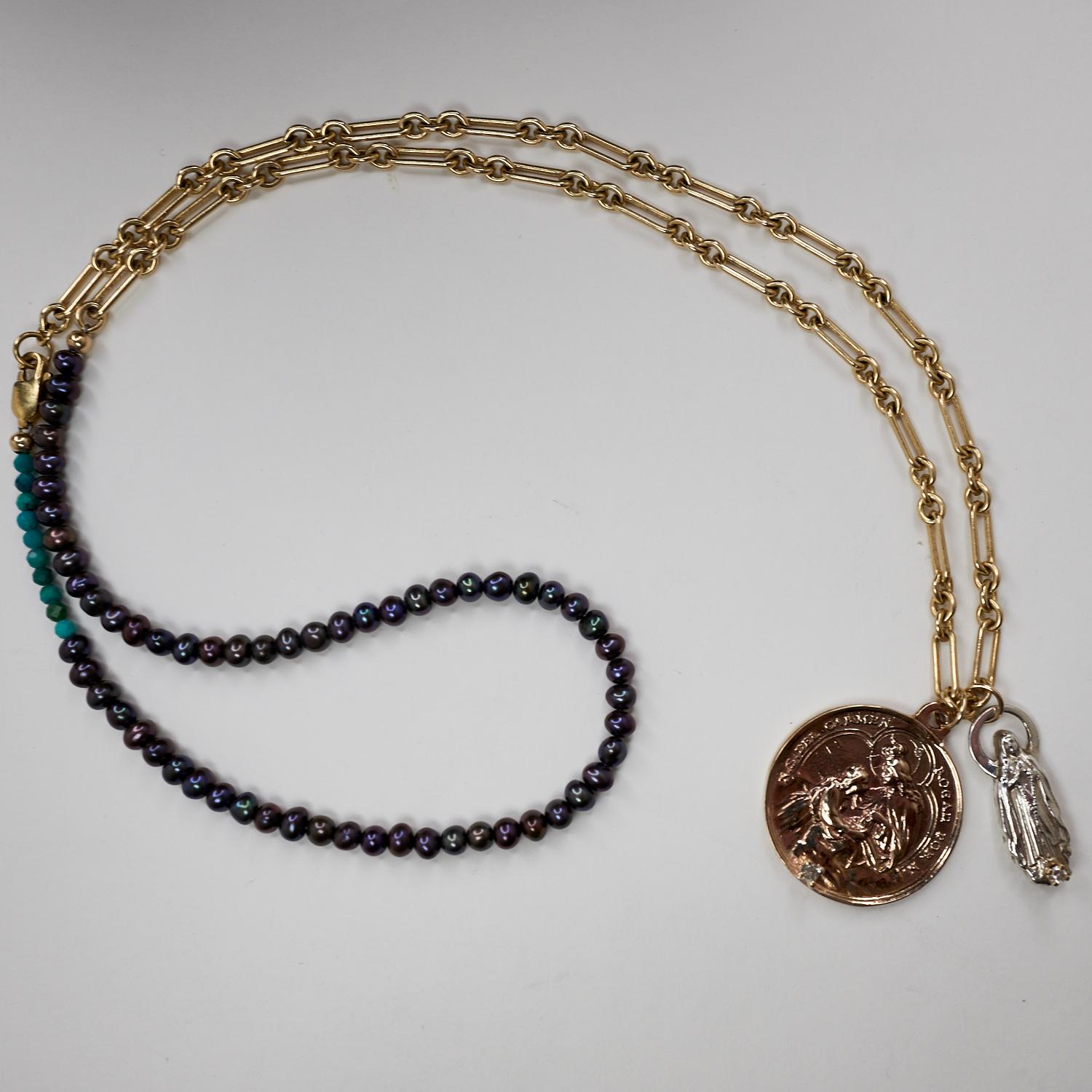Chaîne collier médaillon avec pièce de monnaie de la Vierge Marie en diamant blanc et perle noire épaisse J Dauphin Neuf - En vente à Los Angeles, CA