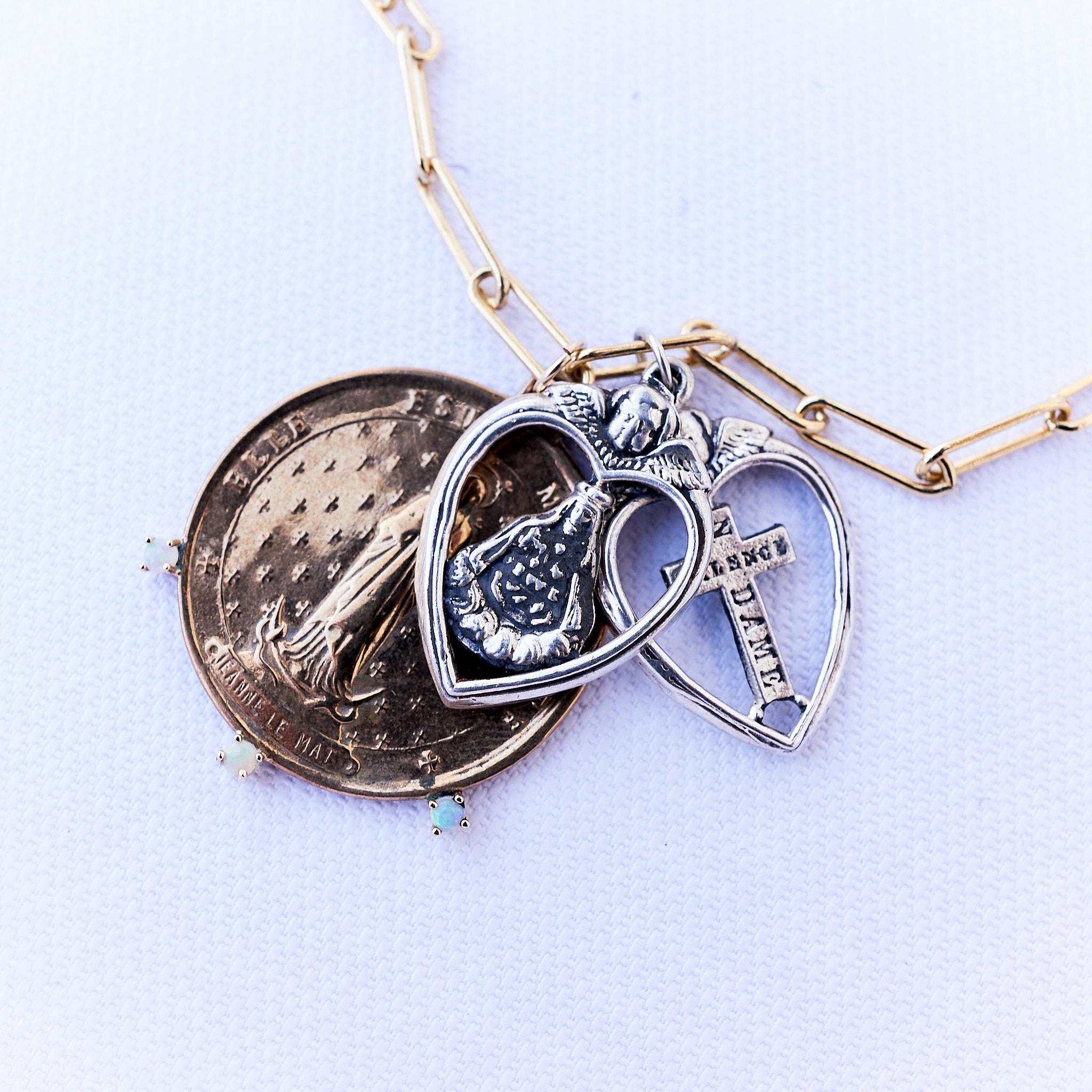 Kette Halskette Opal Französische Medaille Heiliges Herz Anhänger Silber J Dauphin im Zustand „Neu“ im Angebot in Los Angeles, CA