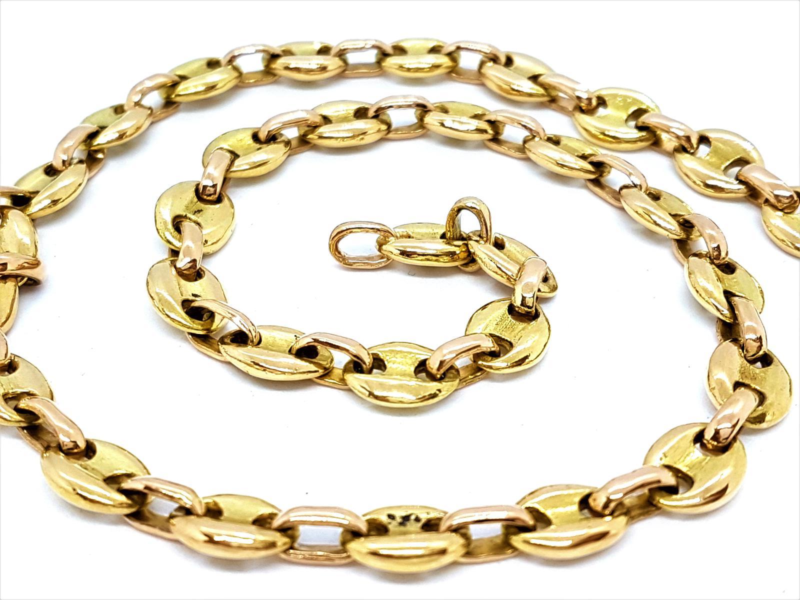 Collier bicolore or jaune et rose 750 millièmes (18 carats). maille grain masse café. grains or jaune et anneaux intermédiaires or rose. longueur : 42 cm. largeur : 0,75 cm. poids : 62,80 g. poinçonné. excellent état.
