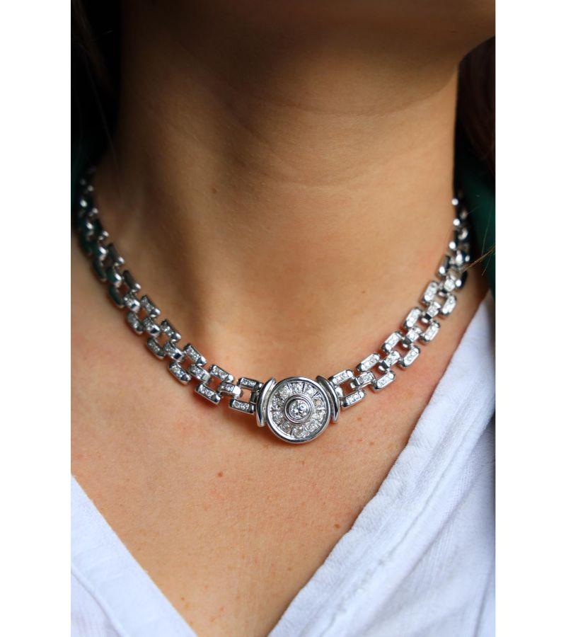 Diamond necklace. in white gold 750 thousandths (18 carats). central round pattern. set with a brilliant-cut diamond of about 0.63 ct. surrounded by 10 old-cut diamonds of about 0.065 ct each. rice grain mesh. paved on both sides of 60 diamonds of