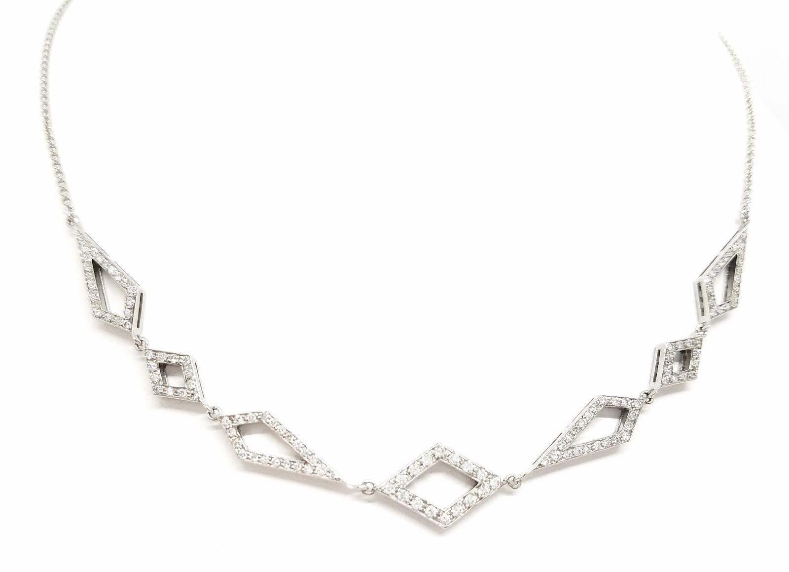 Chaîne collier en or blanc et diamants Pour femmes en vente