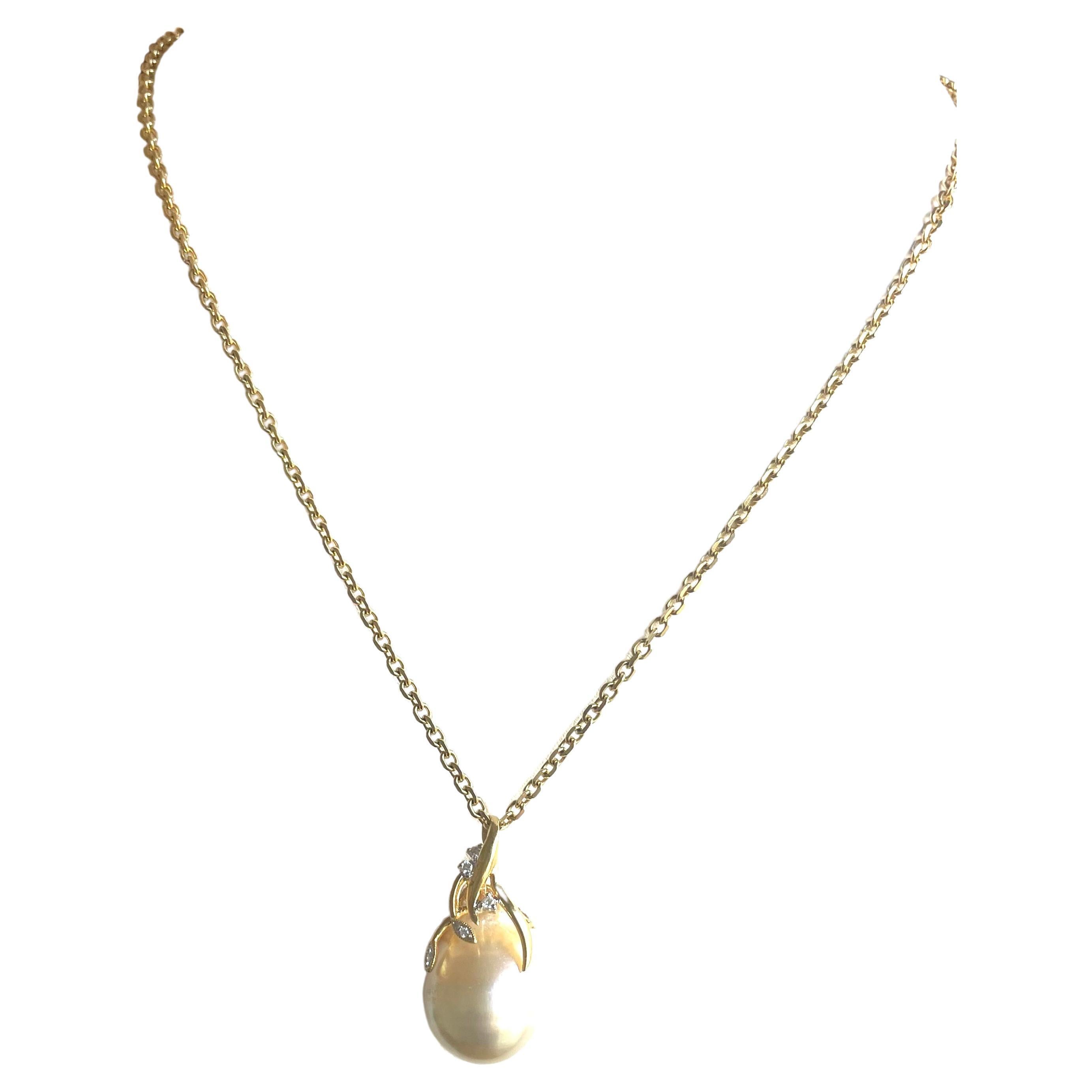 Description
Golden South Sea pearl pendant with diamonds on a 14k yellow gold chain.
Item #N3193. 
Check out matching earrings: 