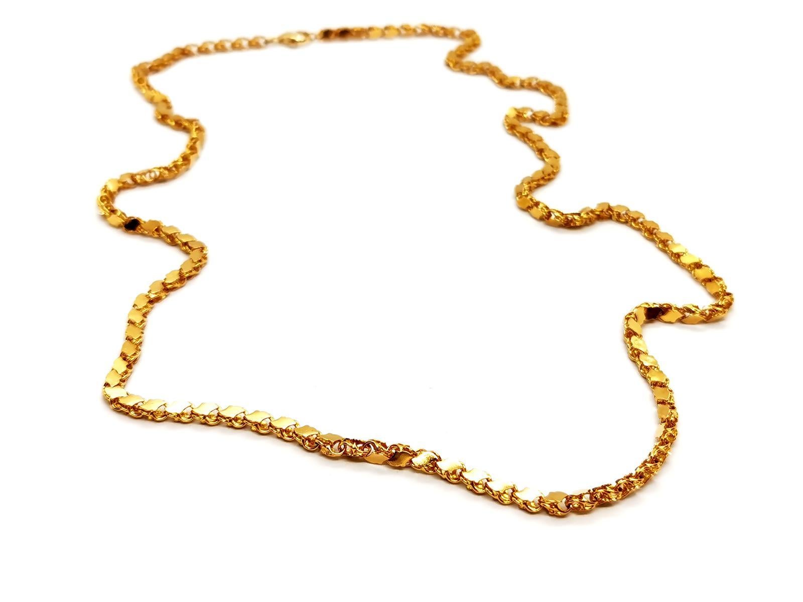 Necklace in yellow gold 875 thousandths (21 carats). length: 73cm. width: 0.42cm. total weight: 40.66g. carabiner clasp. Owl hallmark. excellent condition.
