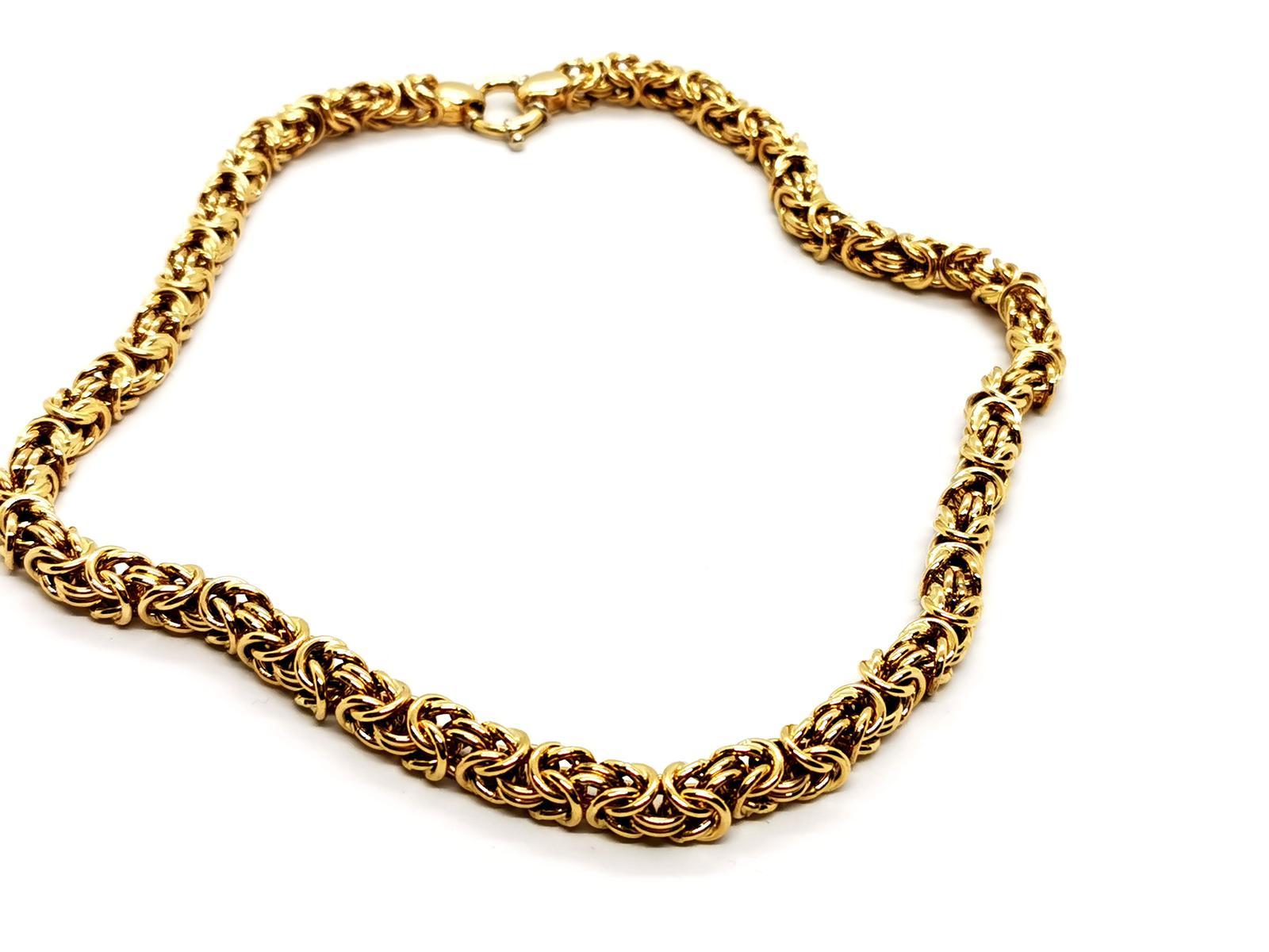 Gold necklace yellow 750 mils (18 carats). coarse mesh. length: 51 cm. width: 0.79 cm. clasp Boué. total weight: 57.08 g. punch eagle's head. excellent condition
