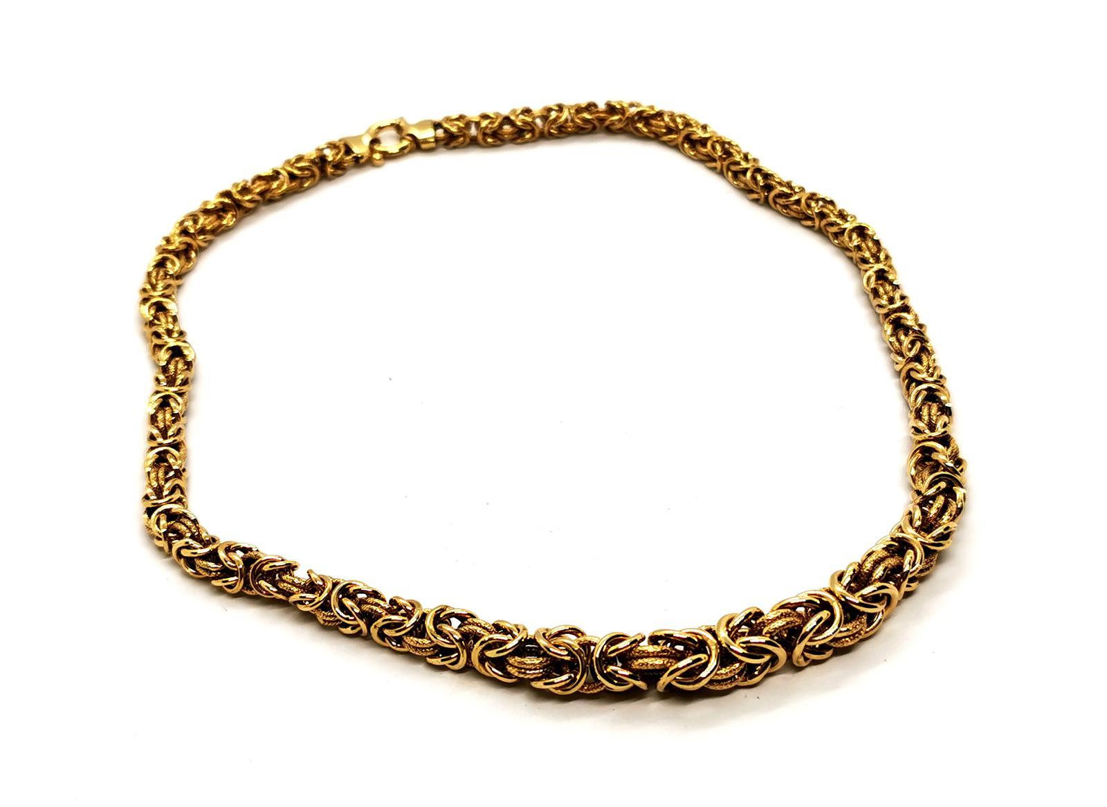 Halskette in Gelbgold 750 Tausendstel (18 Karat). königliche Masche im Herbst. Verschluss Boje. Länge: 46 cm. Breite: 0,96 cm. Gesamtgewicht: 31,85 g. Punze Adlerkopf. ausgezeichneter Zustand
