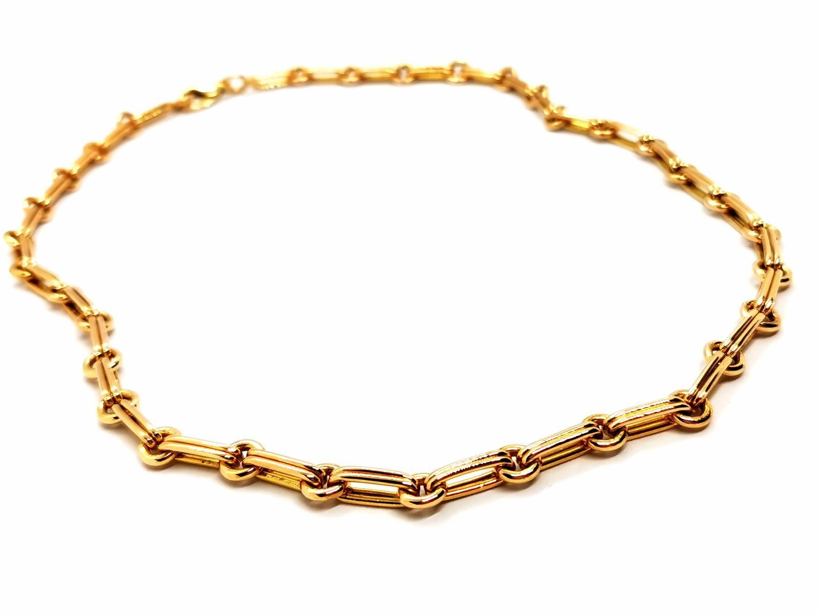 Necklace in yellow gold 750 thousandths (18 carats). alternation of round links and double oval links. length: 54 cm. round link width: 0.77. oval link width: 0.52 X 1.47. total weight: 79.89 g. eagle head punch. excellent condition.
