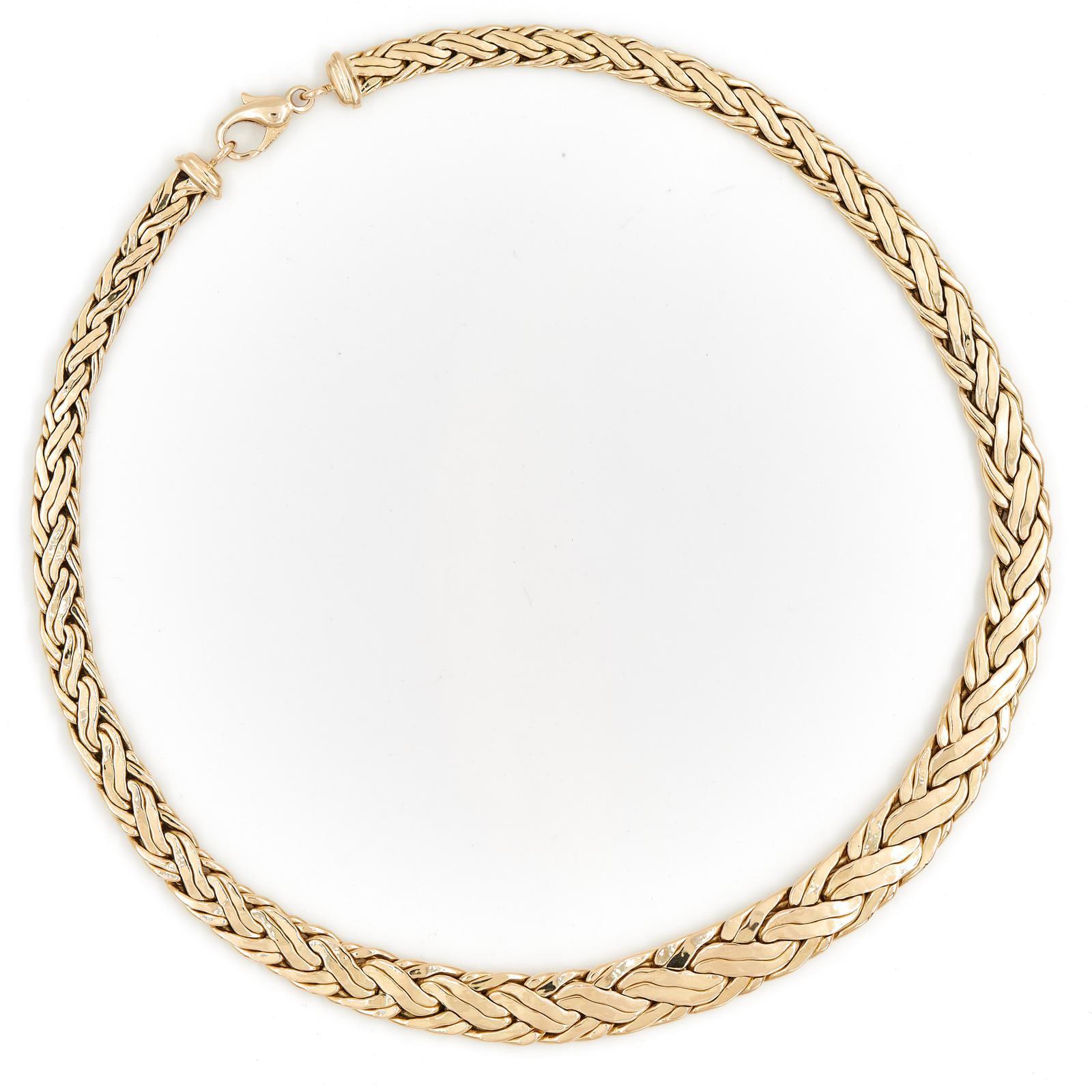 Halskette aus Gelbgold 750 Tausendstel (18 Karat). Englisch Mesh im Herbst. glänzend und matt gehämmert. Länge: 46cm. Breite: 0,60 und 1,17 cm. Dicke: 0,44 cm. Gewicht: 41,61 gr. Adlerkopfpunze. ausgezeichneter Zustand.
