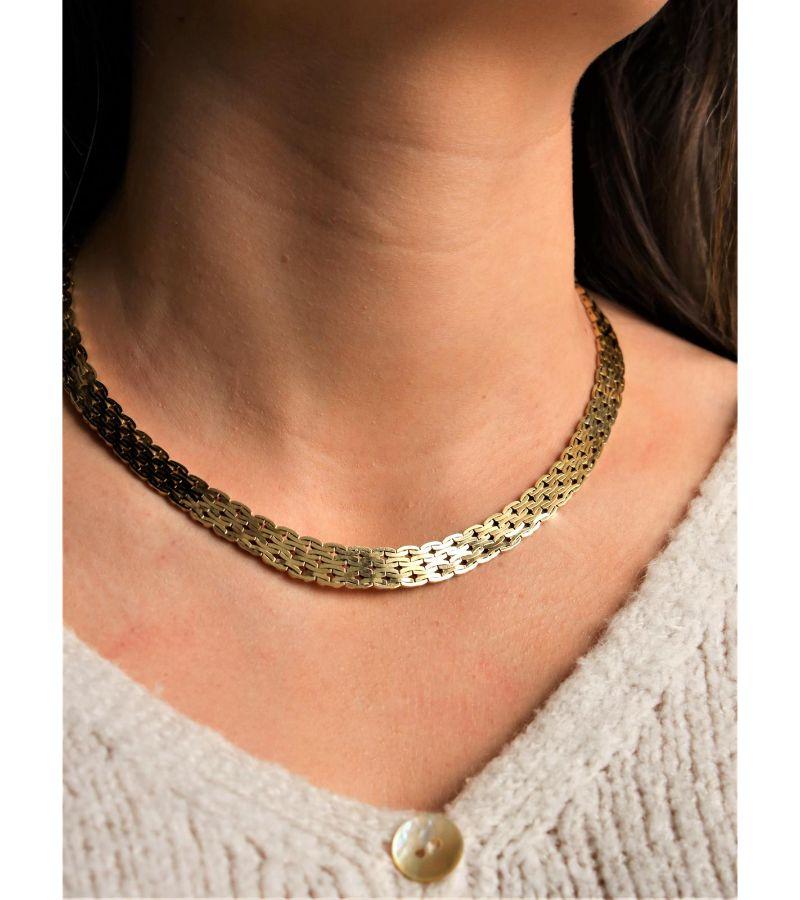 Necklace in yellow gold 750 thousandth (18 carats). fancy mesh. length: 44 cm. width: 0.9 cm. total weight: 52.44 g. rhinoceros hallmark. excellent condition.
