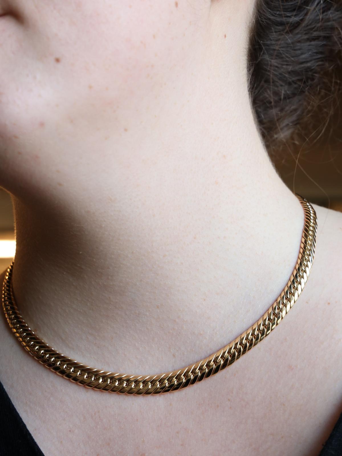 Halskette aus Gelbgold 750 Tausendstel (18 Karat). Englische Masche im Herbst. Sicherheitskette mit Verschluss
Länge: 42,5 cm. Breite: 0,58 und 0,84 cm. Dicke: 0,28 cm 
gesamtgewicht: 26.80 g. adlerkopfpunze. ausgezeichneter zustand.