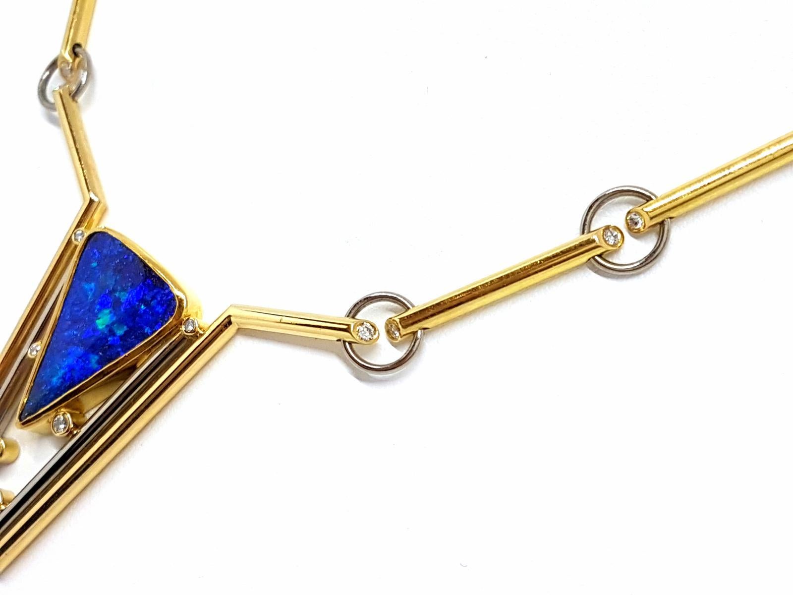 Bicolor collar in yellow gold and white gold 18k compound of a triangle pattern Opal (1.5 cm x 2.2 cm) with diamonds brilliant cut about 0.12 ct total collar length: 42 cm. pendant length: 6 cm. punched. Weight: 51.80 g. excellent condition
