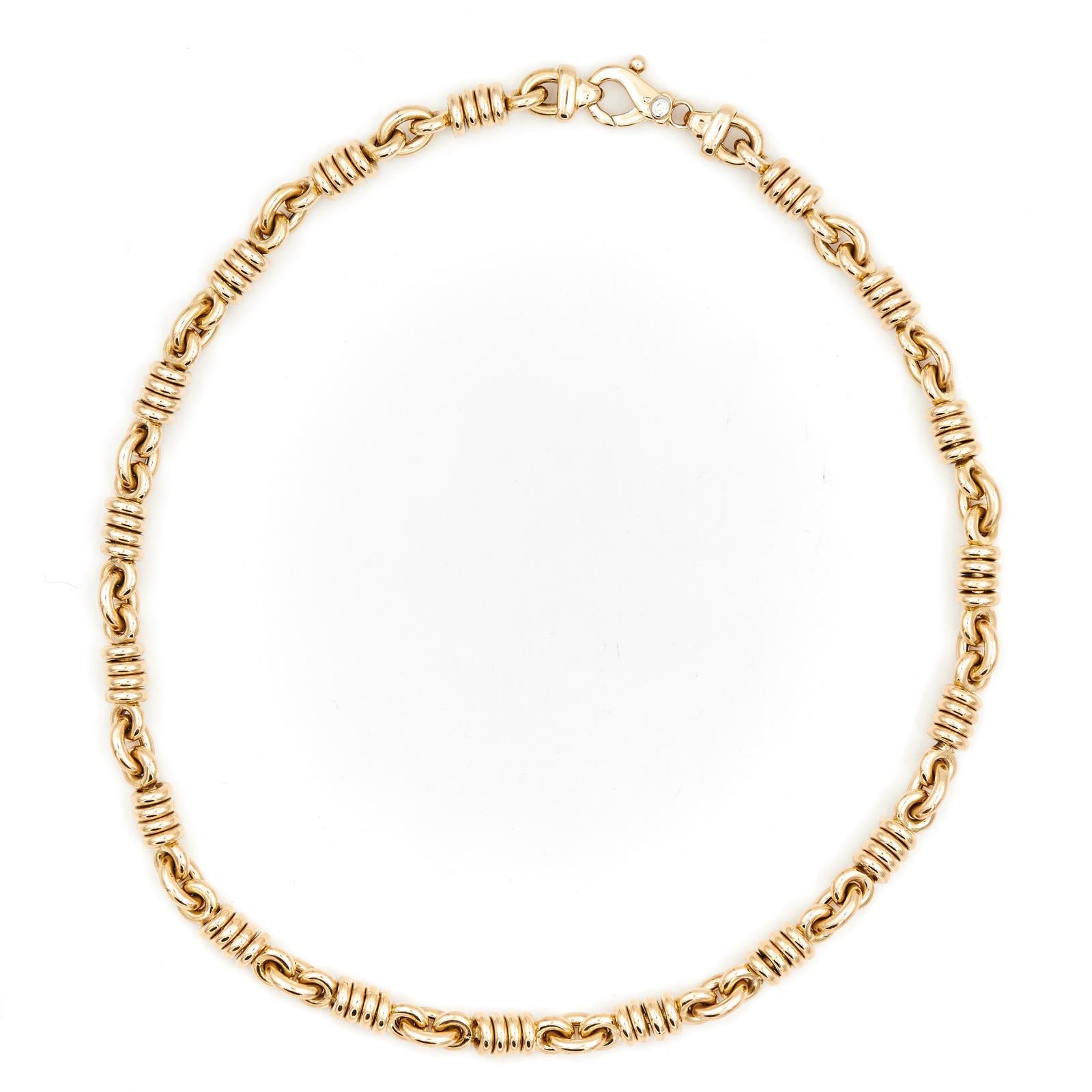 Yellow gold necklace 750 thousandths (18 carats). soft mesh. clasp set with a diamond on white gold. brilliant cut. about 0.015 ct. length 40.5 cm. width 0.46 cm. total weight 56.29 g. eagle head hallmark. excellent condition
