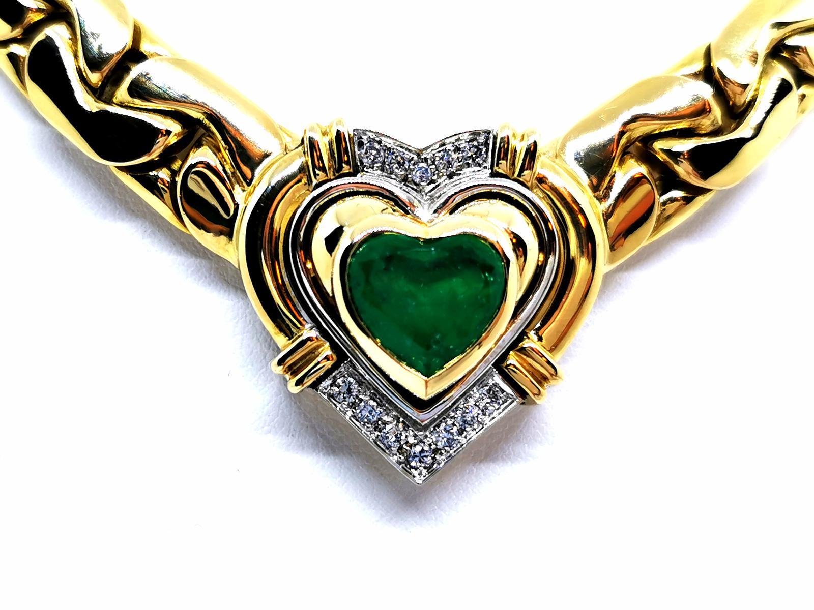 Beautiful gold necklace yellow 750 mils (18 carats). mesh crushed beans falling. heart pattern set in the center of an emerald cut into the heart of approximately 2.60 carats (slightly diamond dust). and crimped on white gold 12 diamonds brilliant