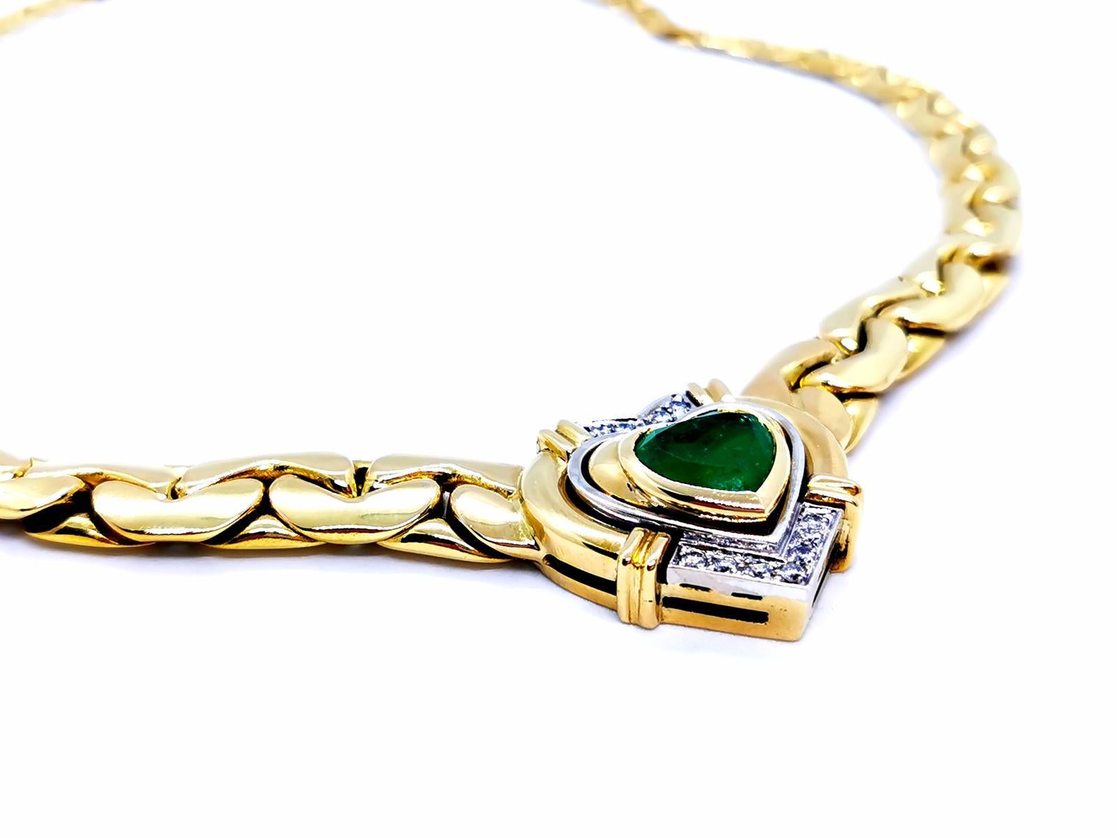 Women's Chain Necklace Yellow Gold Emerald For Sale
