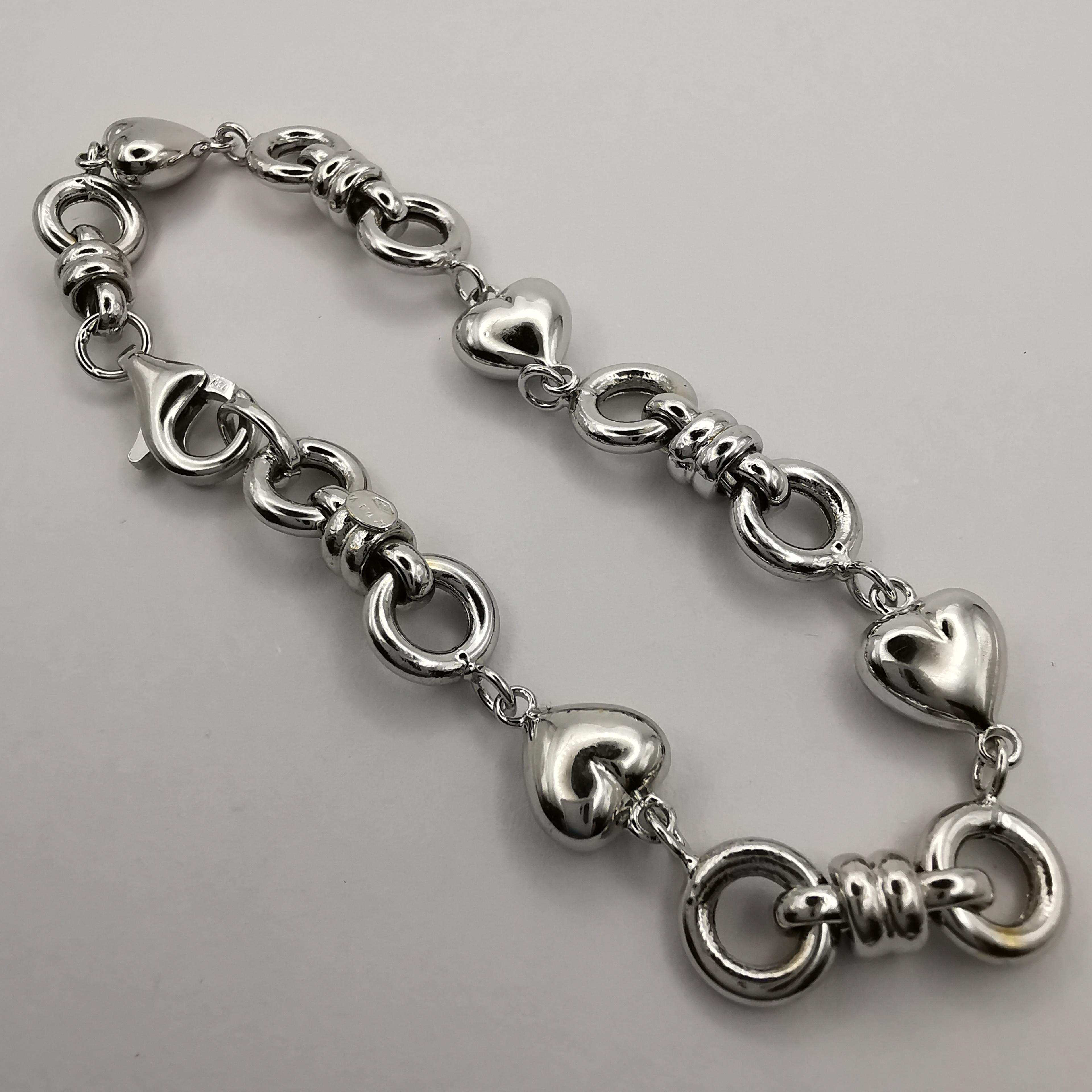 This chain hearts bracelet is a beautiful and elegant piece that is sure to make a statement. Made with 18K white gold, the bracelet features a series of linked hearts that flow seamlessly along the wrist. The white gold adds a bright and polished