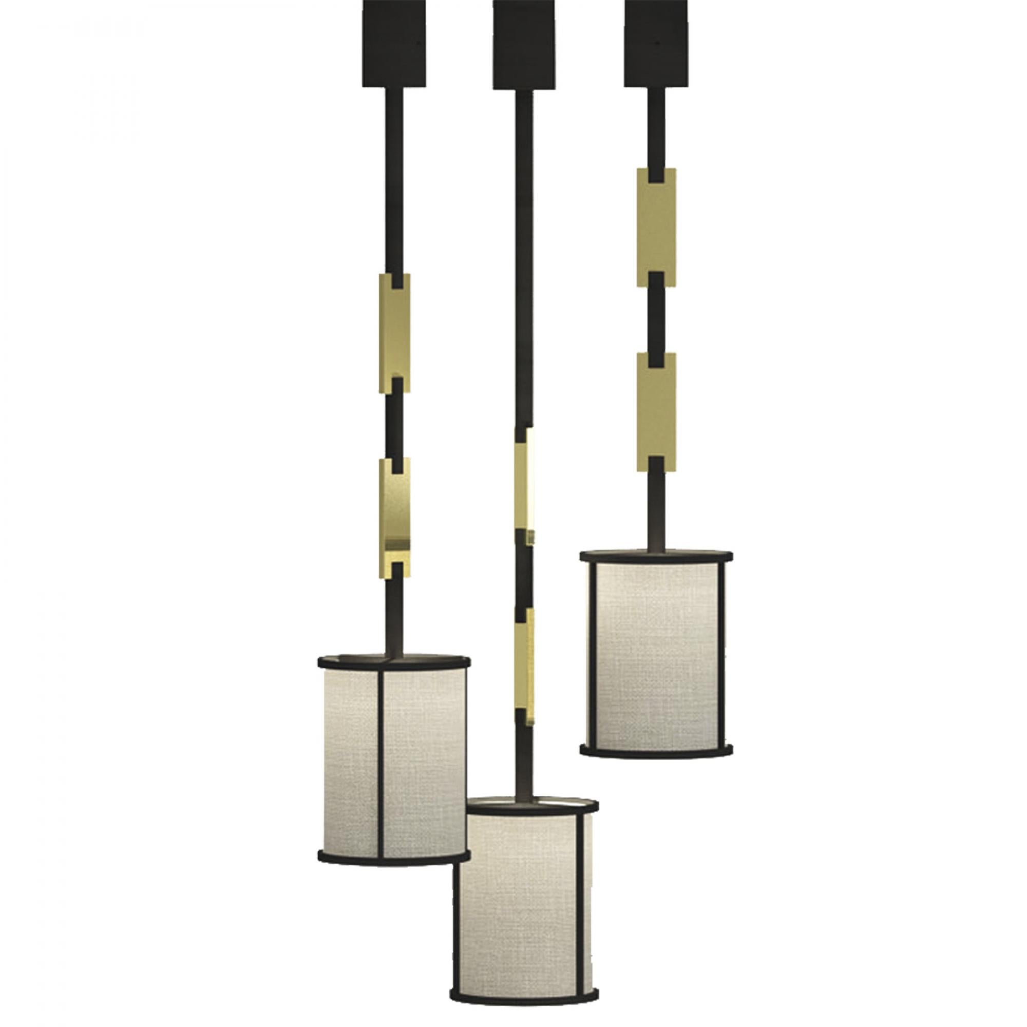 Lampada a sospensione a catena di Duistt
Dimensioni: D 20 x H 95 cm / D 20 x H 110 cm / D 20 x H 130 cm
Materiali: Ottone spazzolato e bronzo nero

La lampada a sospensione CHAIN è un articolo interessante e unico, composto da tre pendenti che