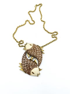 Chain with 2 fish hanging from each other, signed RAZZA hanging, Zodiac Signes!