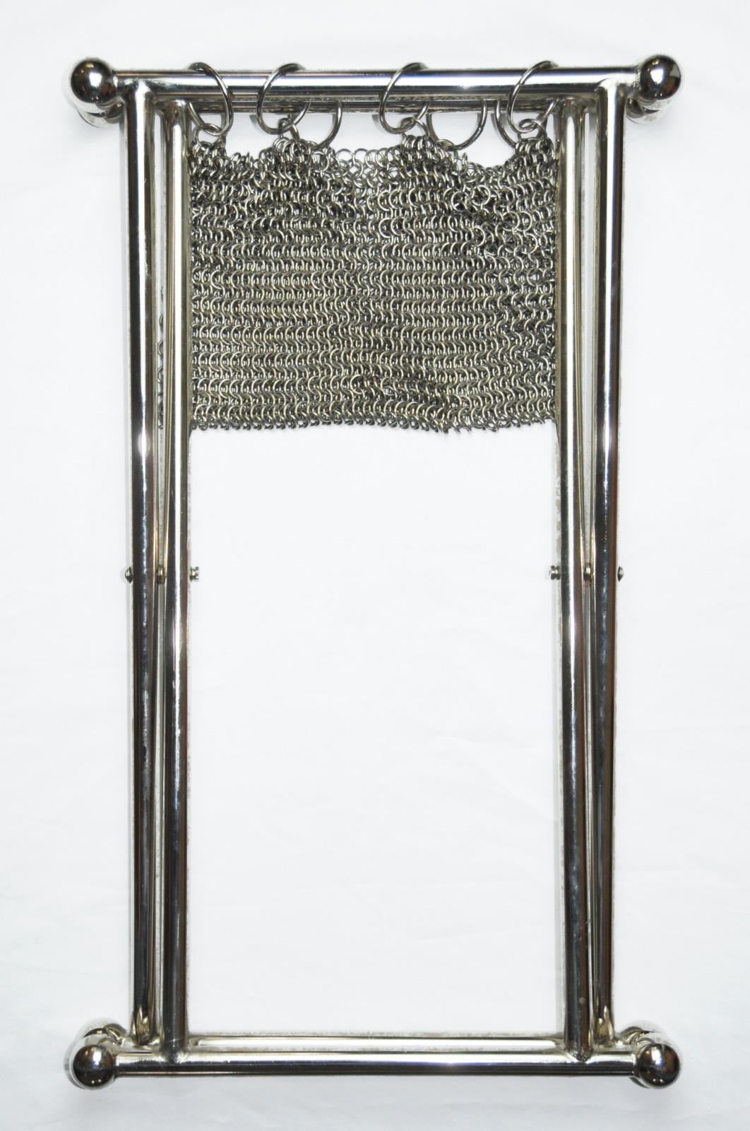 Taburete Escultural Camping Chainmail, Acabado Acero Niquelado, Malla Enlazada a Mano Siglo XXI y contemporáneo en venta