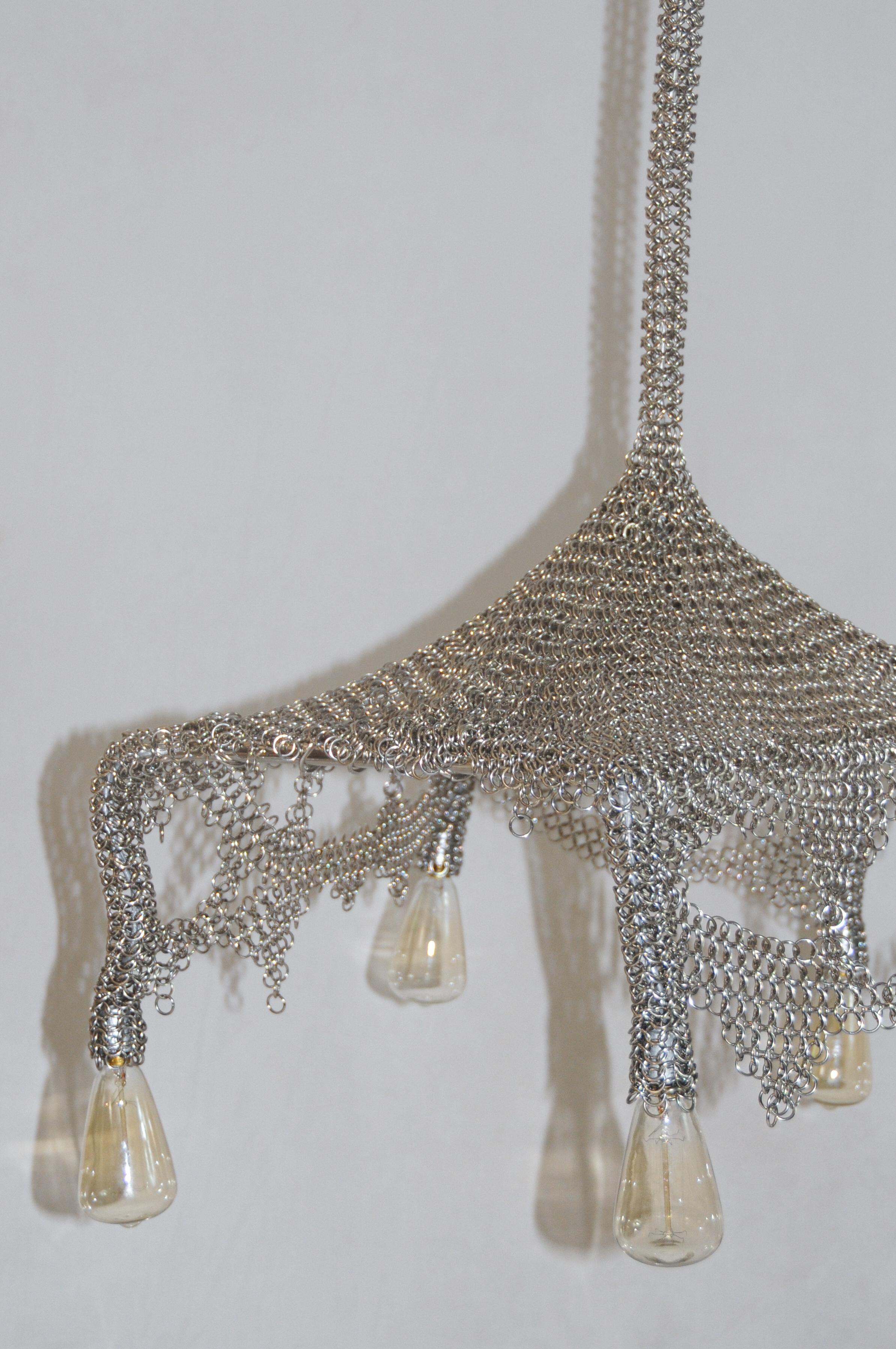 Postmoderno Lampadario scultoreo Chainmail Cobweb in vendita