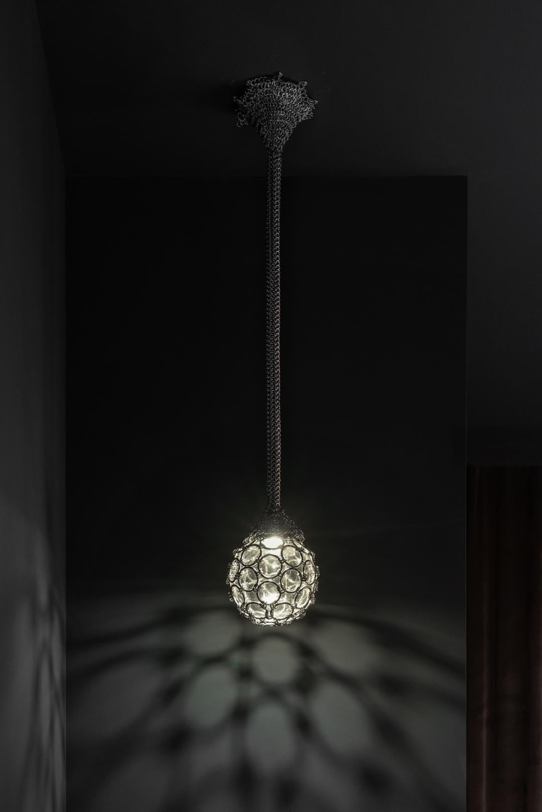 Acciaio Pendente Chainmail Droplet in acciaio nichelato, vetro, pannello a led di Panorammma in vendita