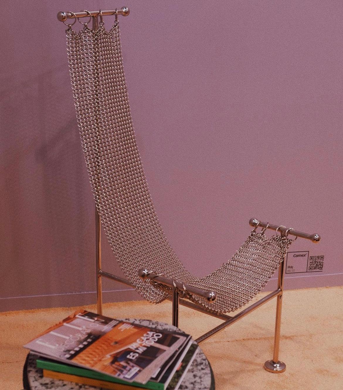 Kettenhemd-Skulptur-Stuhl, vernickelte Stahloberfläche, handgegliedertes Netz im Angebot 4