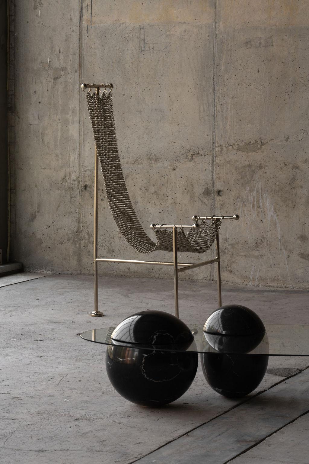 Sedia scultorea a cotta di maglia, finitura in acciaio nichelato, maglia a mano A Link in vendita 6