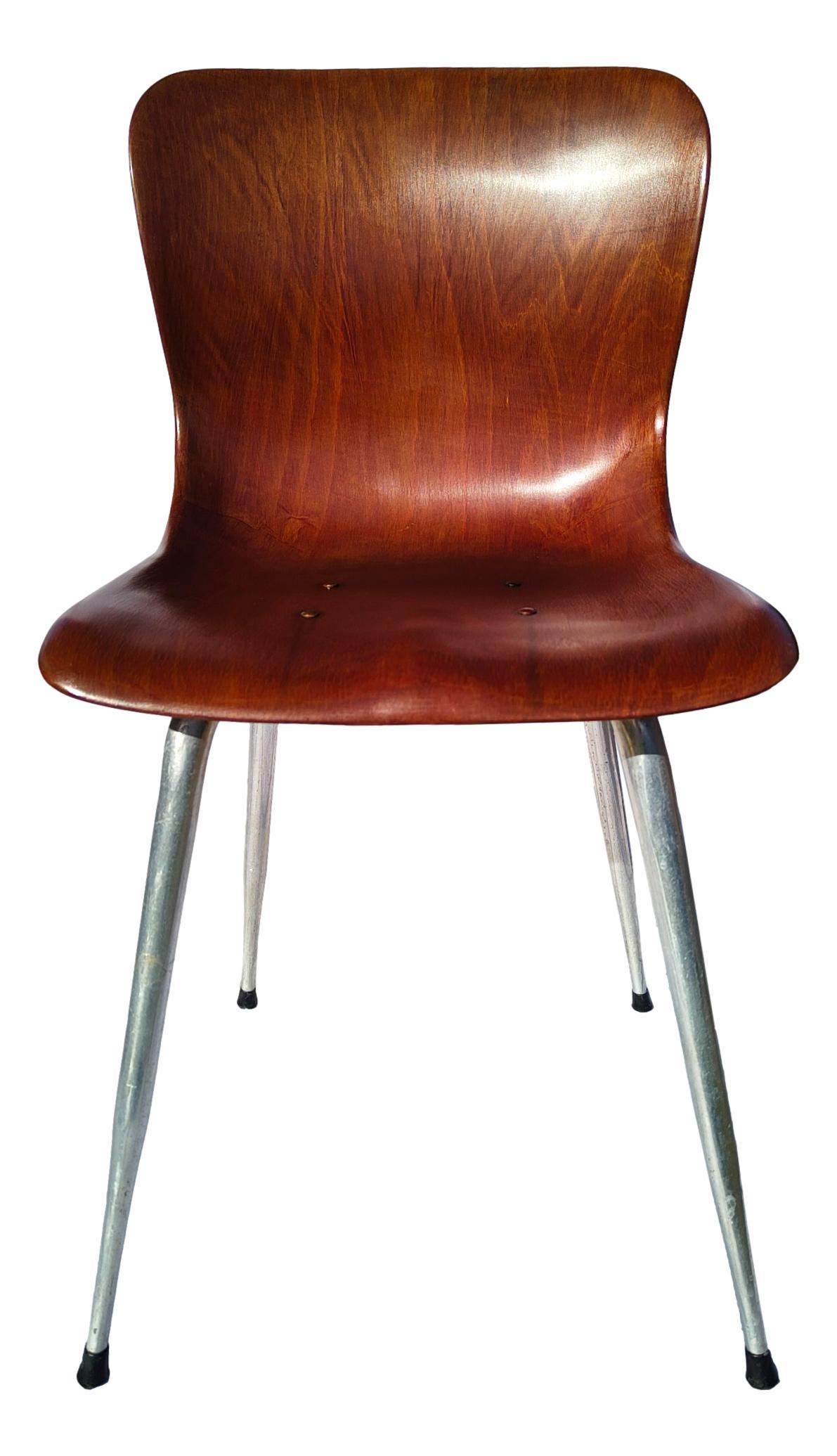 Wonderful 15074/II chair by elmar flototto for pagholz, late 1960, made in curved wood wit aluminum base, in very good vintage conditions.