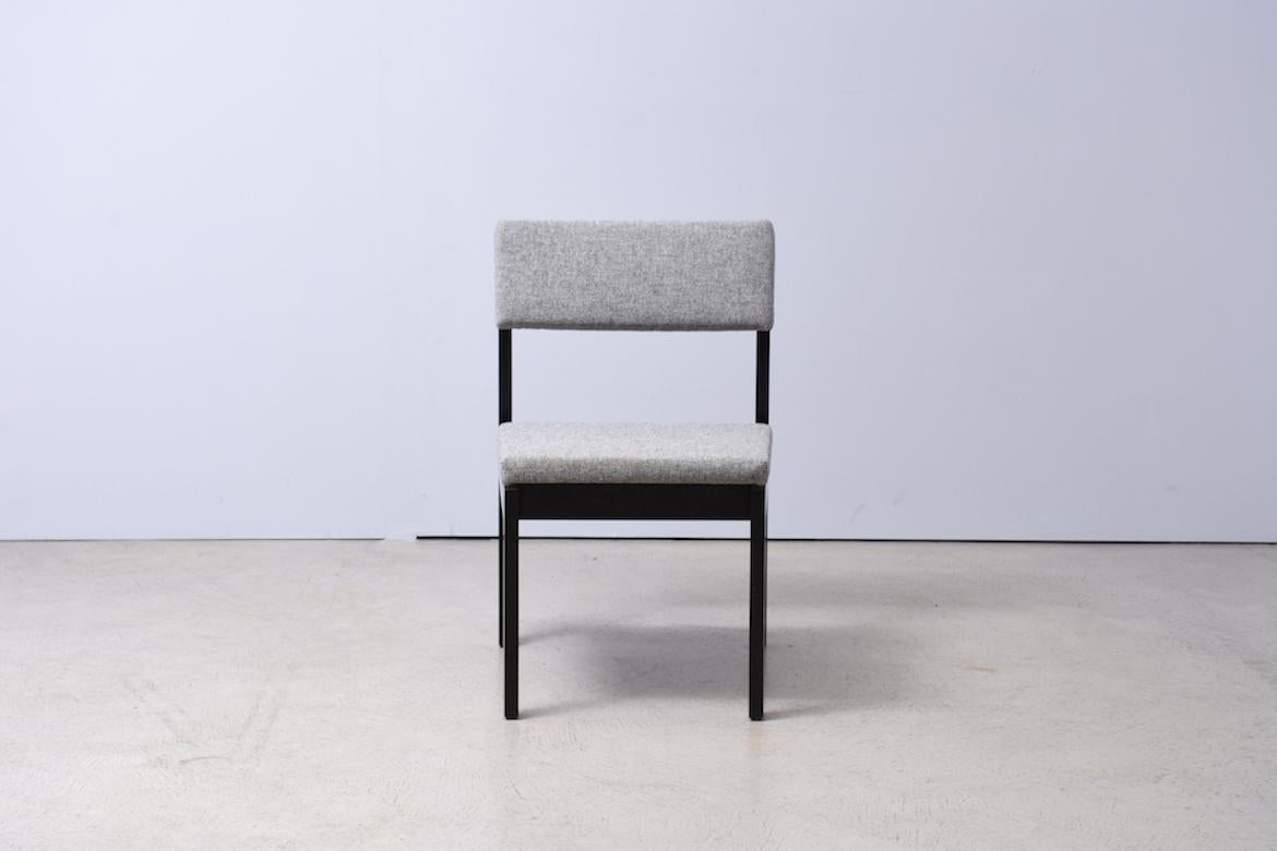 Chair 3100 by Willy Guhl for Dietiker, 1959, Switzerland. Reupholstered with mottled fabric Hallingdal65 by Kvadrat. Wood structure painted black.
