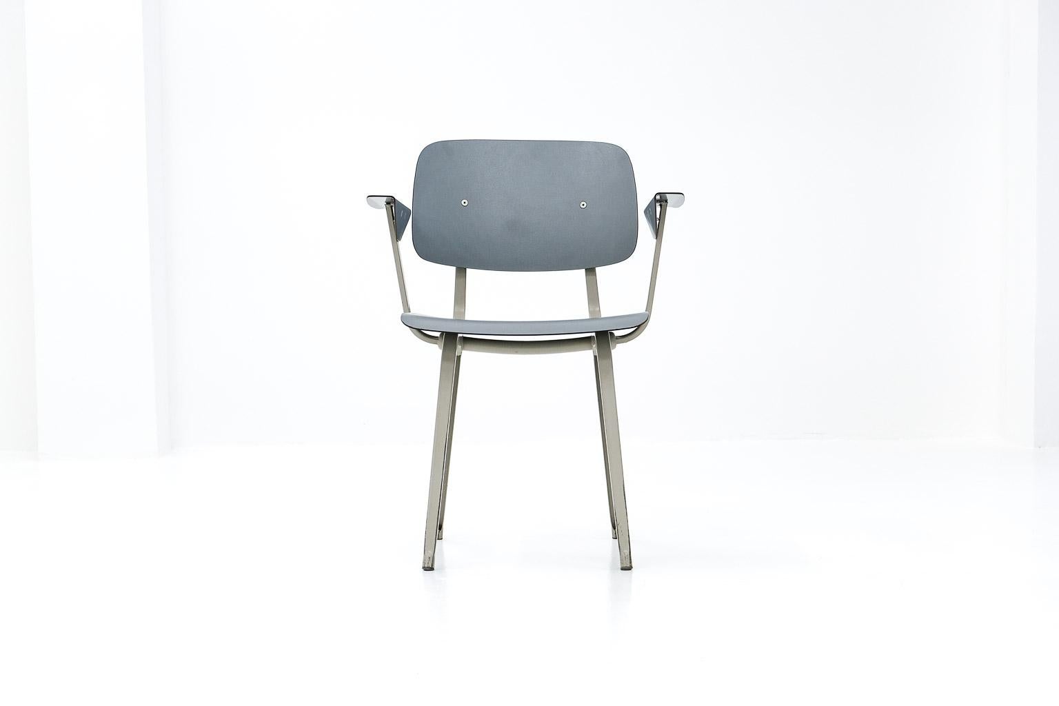 Mid-Century Modern Chair 4050, calles Revolt Chair by Friso Kramer for Ahrend de Cirkel, 1954 For Sale