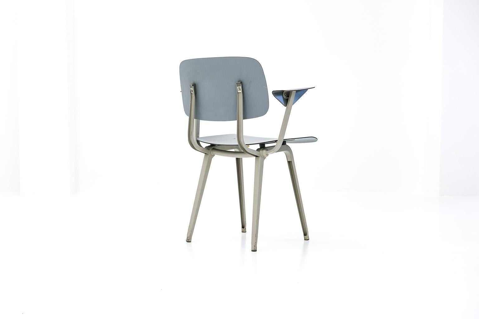 Chair 4050, calles Revolt Chair by Friso Kramer for Ahrend de Cirkel, 1954 For Sale 1