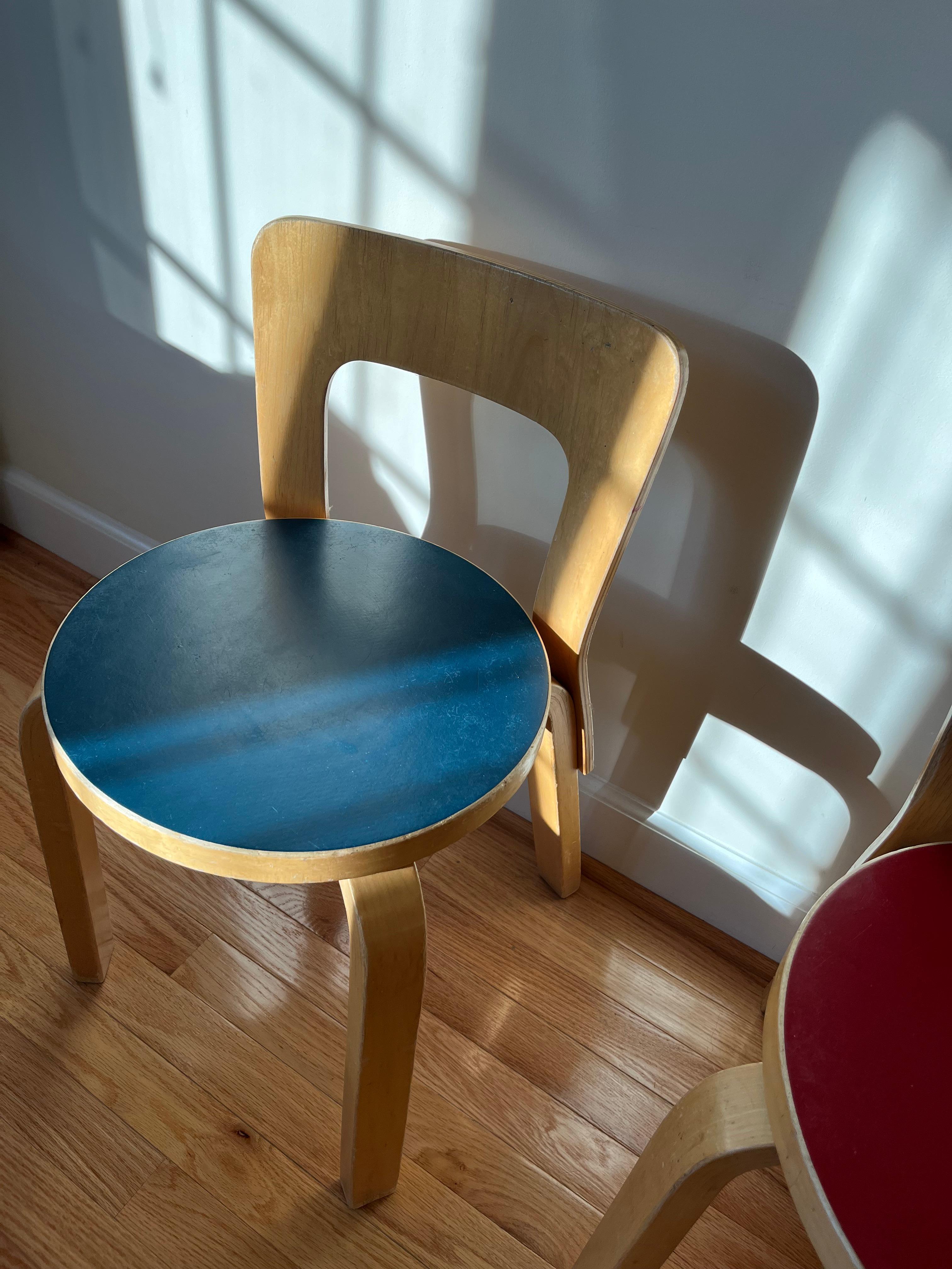 Mid-20th Century Chair 65 by Alvar Aalto for Artek (Blue Linoleum)
