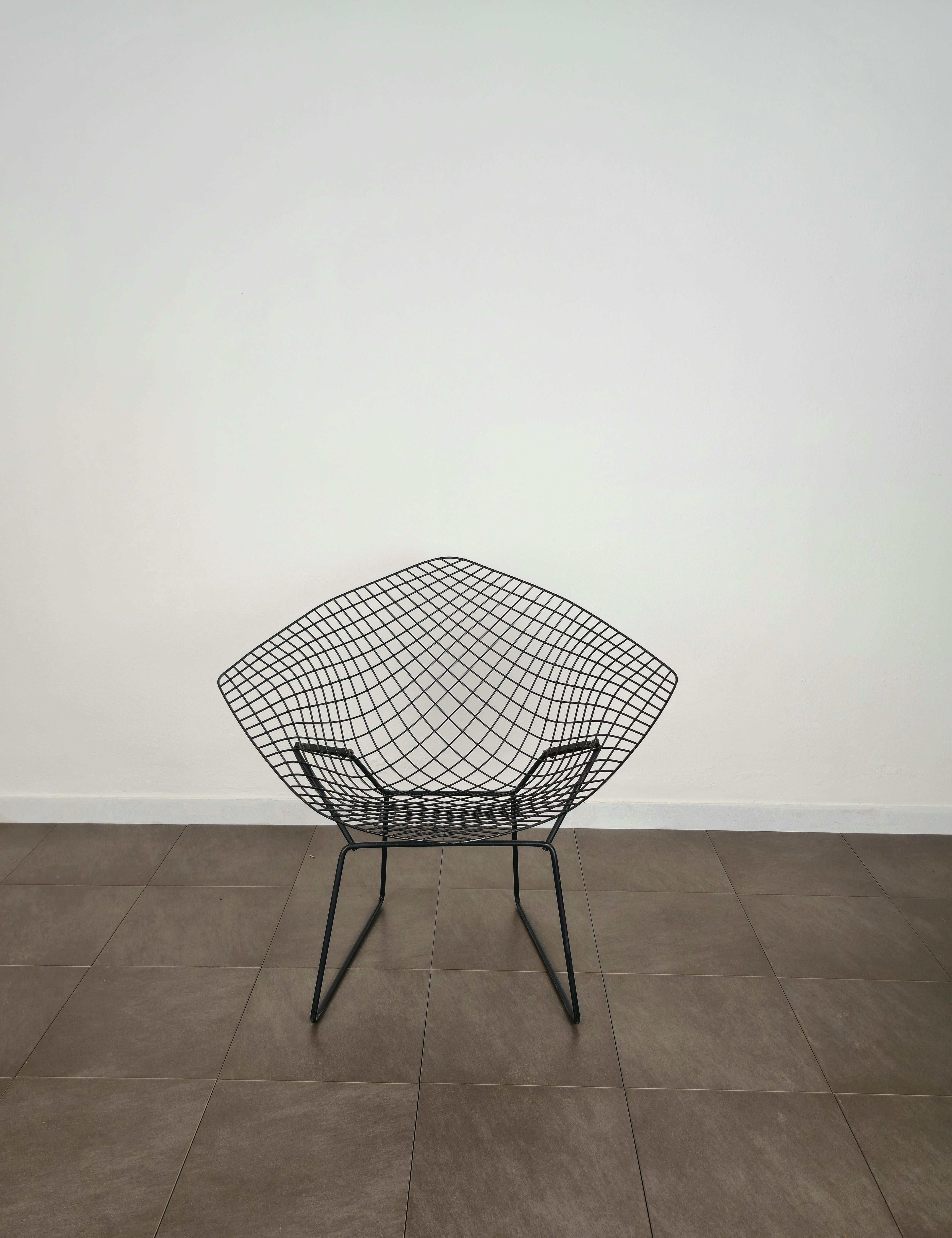 Italian Chair Armchair Harry Bertoia for Knoll Black Metal Midcentury United States 1970 For Sale