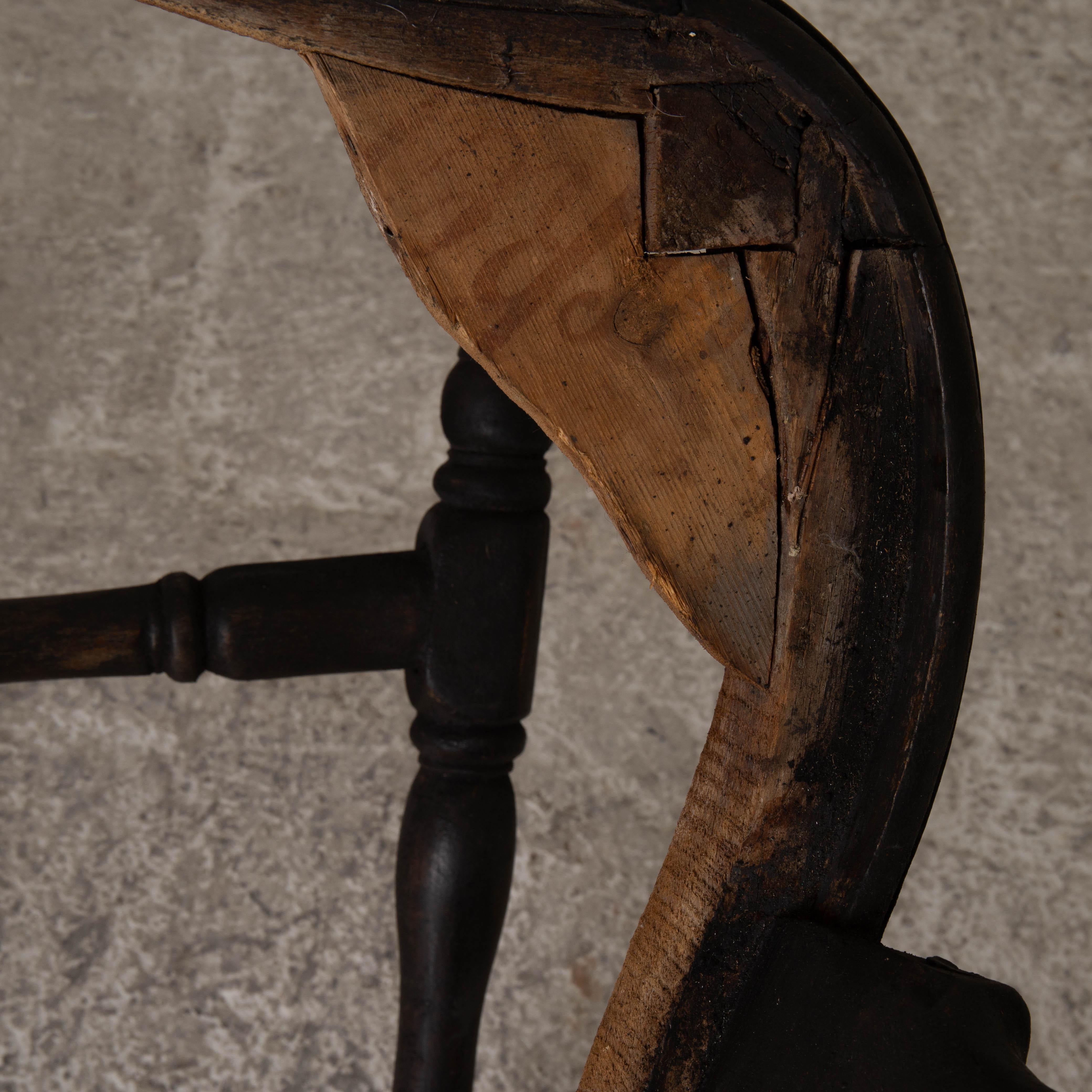 Fauteuil de chaise Rococo suédois 1750-1775 noir Suède en vente 10