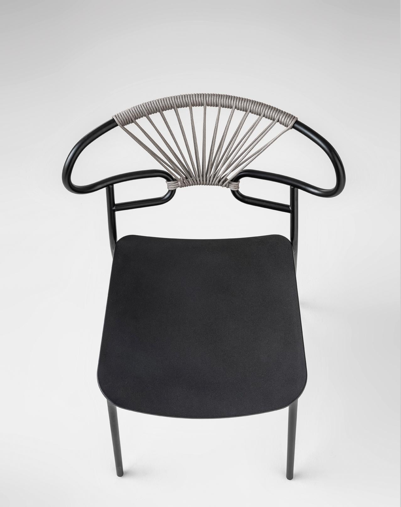 The Genoa chair collection, by talented young designer Cesare Ehr, featuring a stool and a chair with armrests, is also available in an outdoor version. The distinguishing element is the ‘one-line’ backrest, obtained by curving a single metal tube