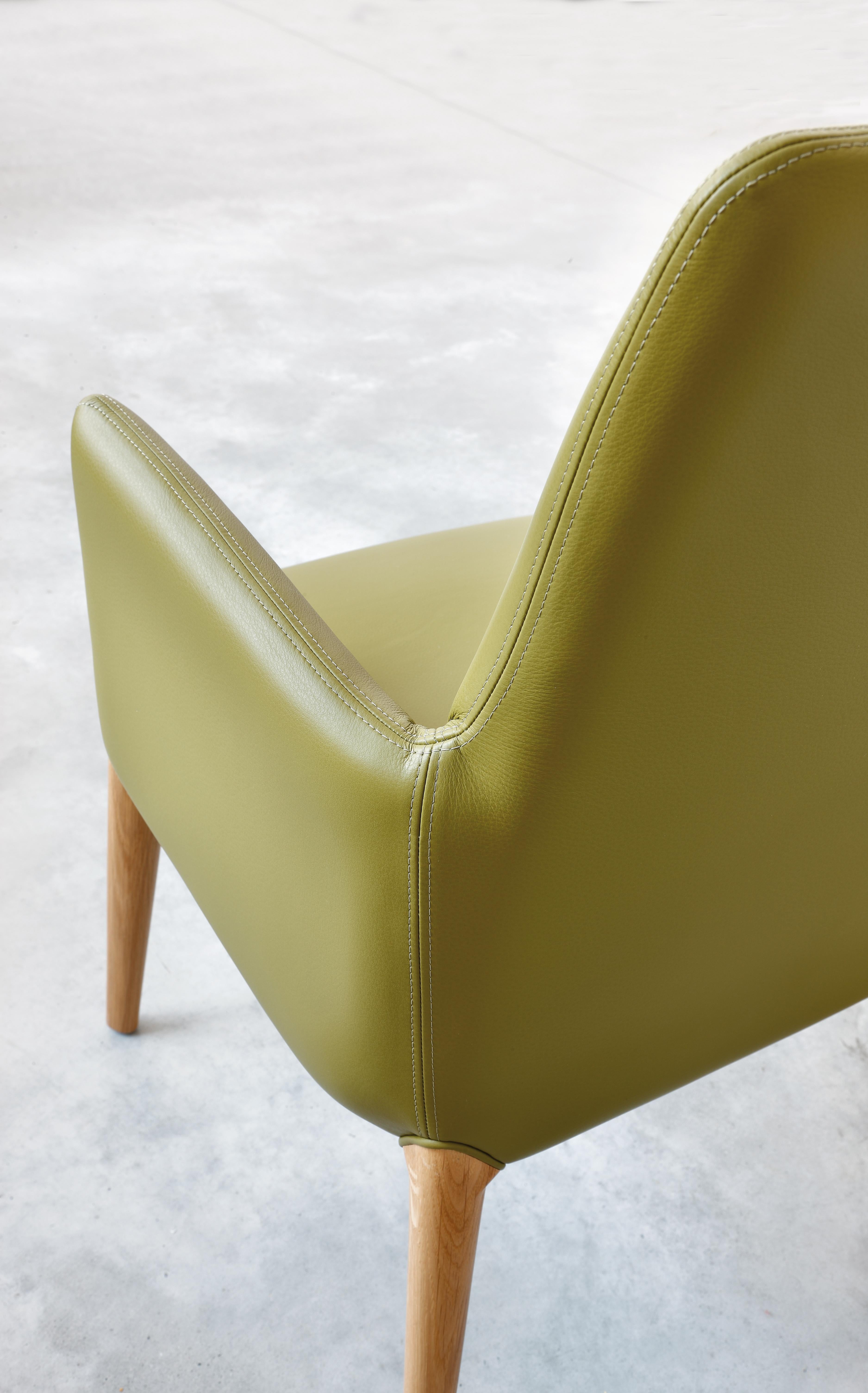 Contemporary chair art. Ines in green leather for living room or restaurant, confortable  For Sale