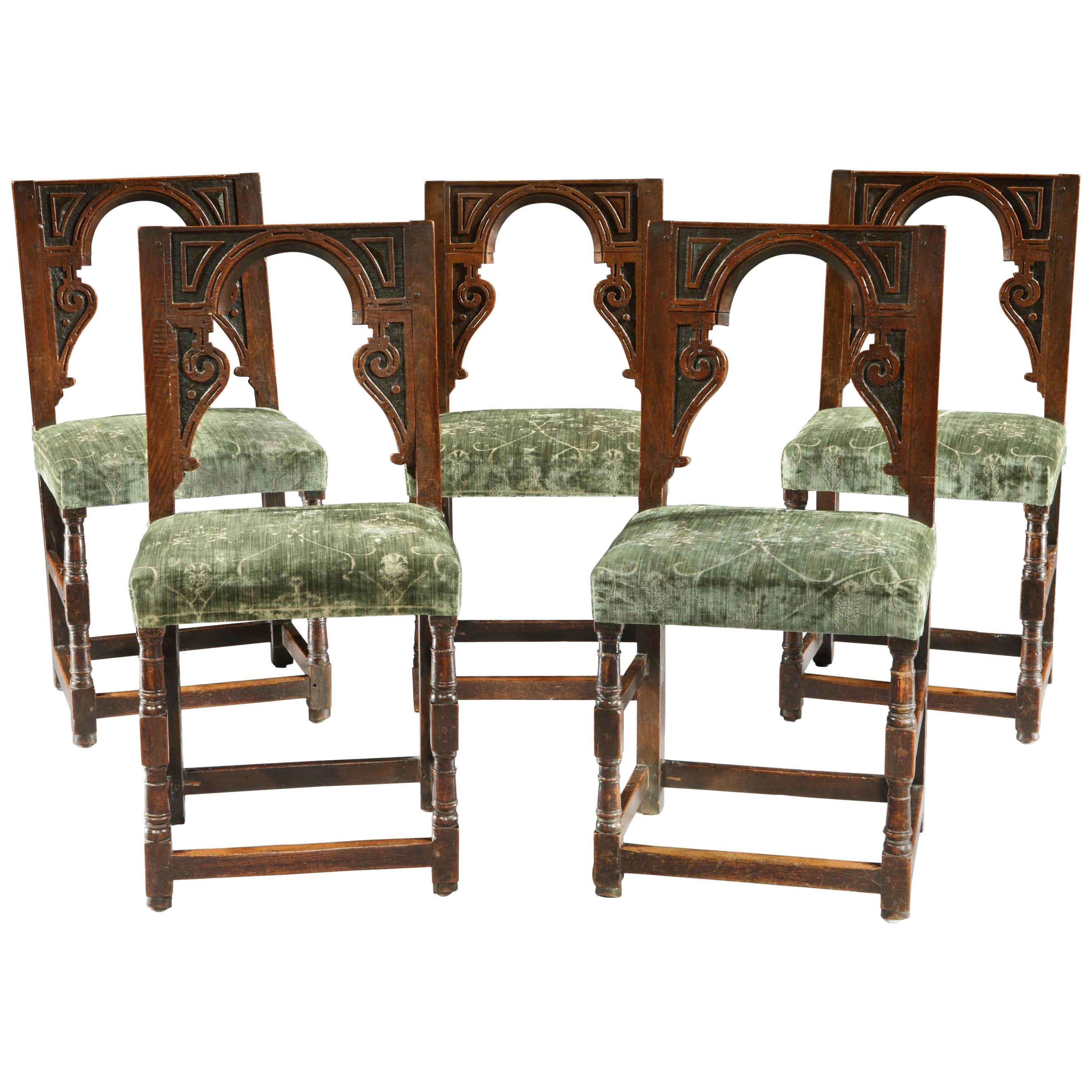 Ensemble de 5 tabourets de dossier de chaise Renaissance en chêne, velours architectural anglais vert sauge en vente