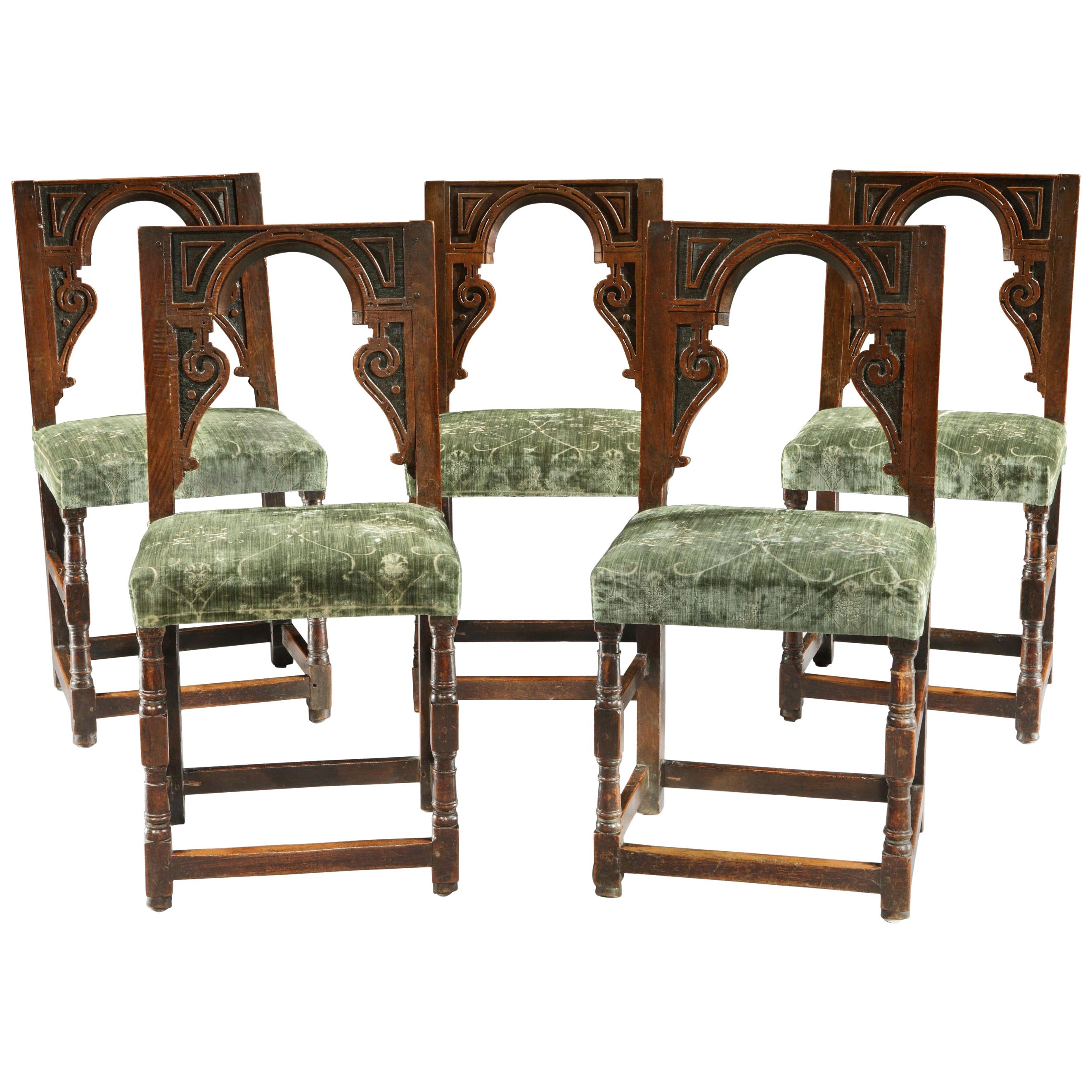 Set di 5 sedie e sgabelli Renaissance Oak English Architectural Velvet Sage Green
