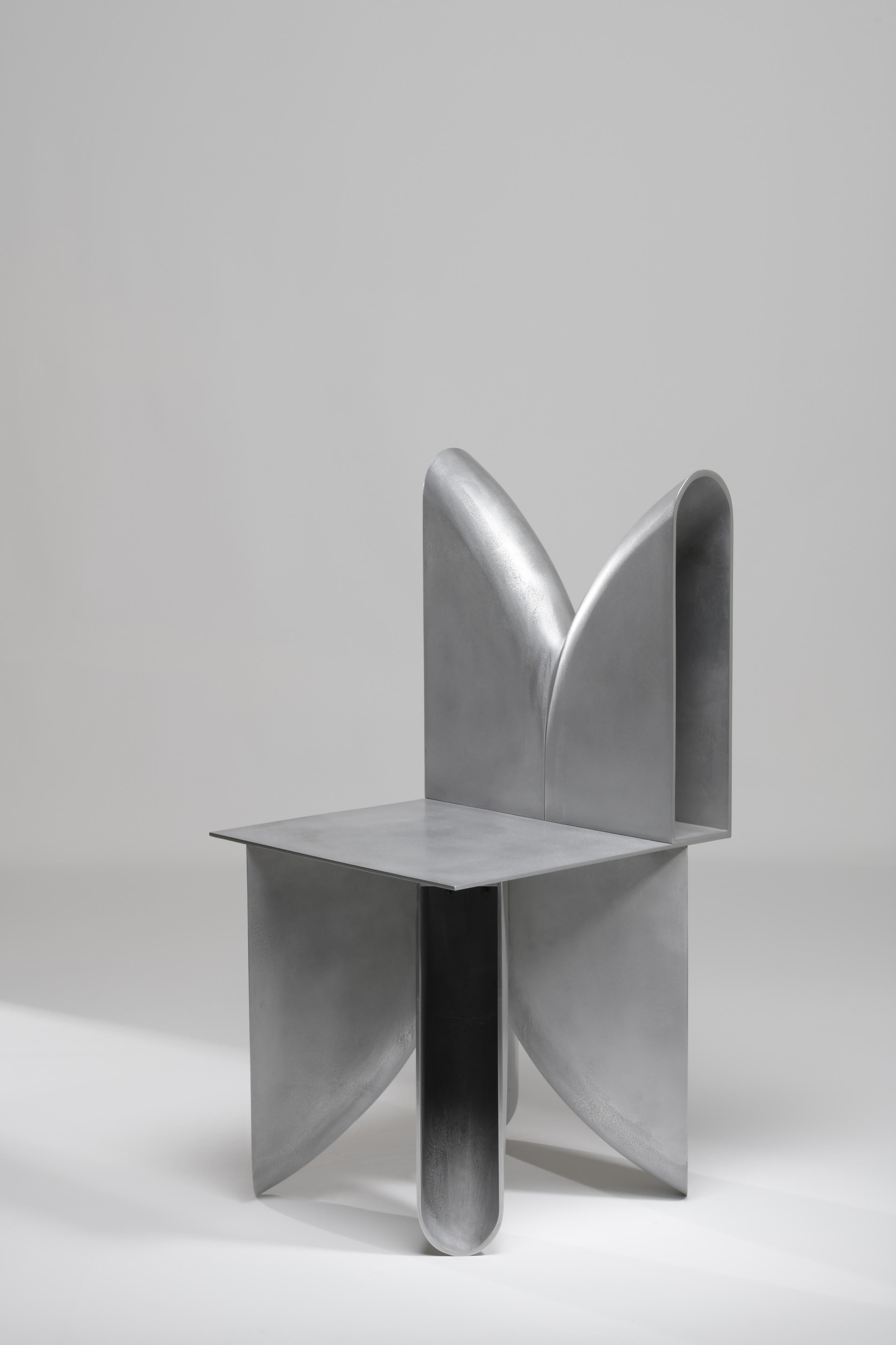 Futuriste Chaise «bb » en métal moulé en sable avec bords polis par Corpus Studio en vente