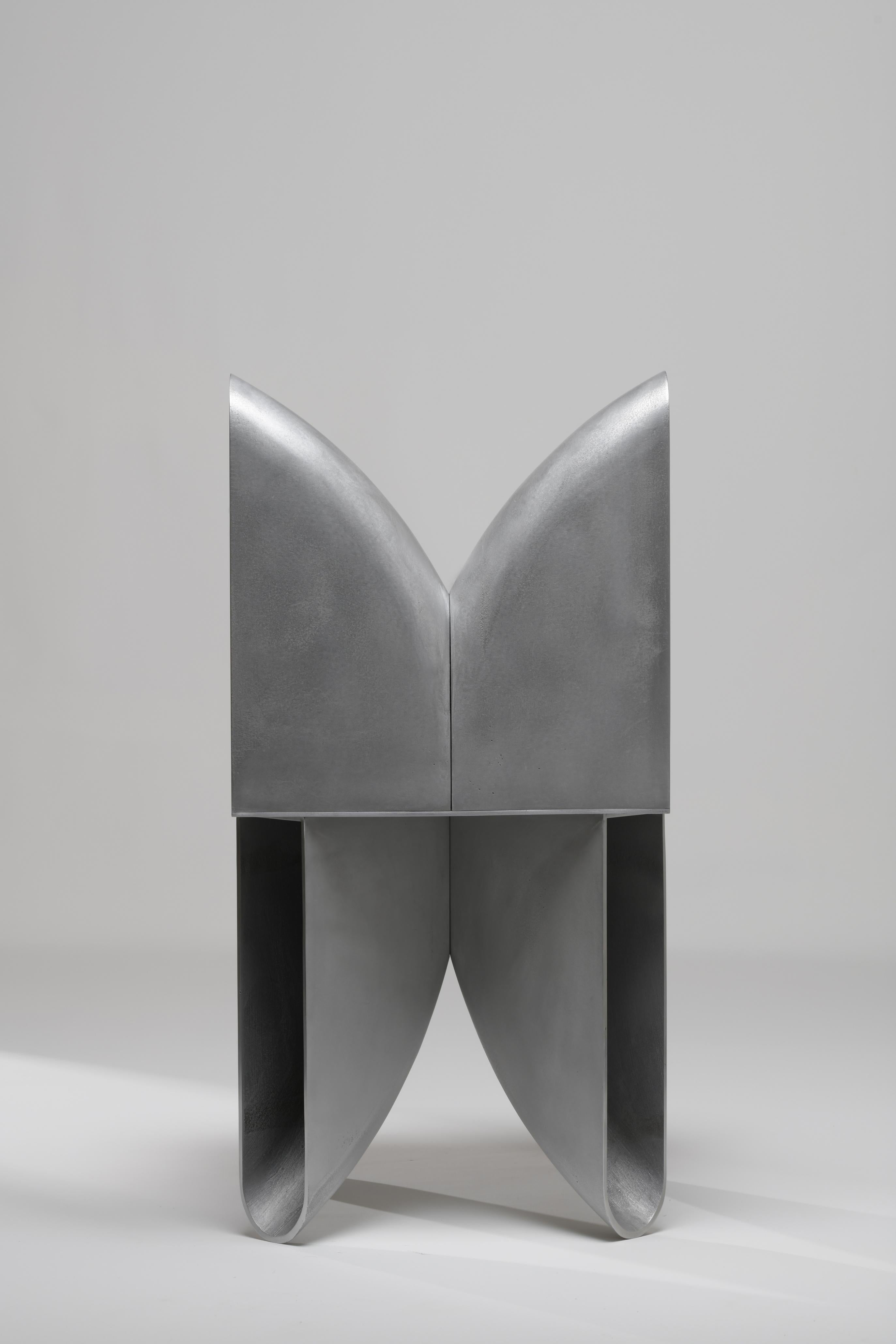 XXIe siècle et contemporain Chaise «bb » en métal moulé en sable avec bords polis par Corpus Studio en vente