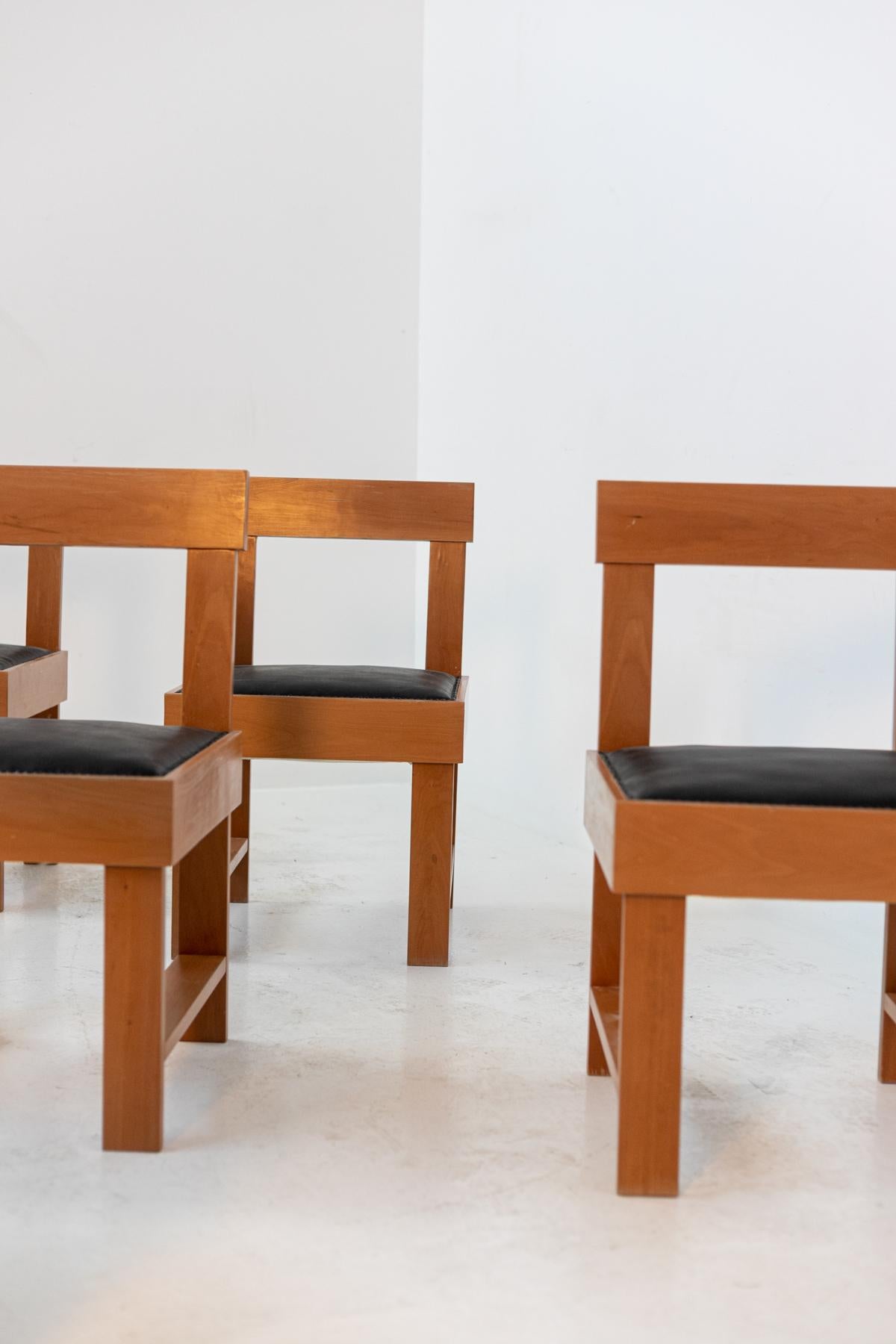 Chaise de BBPR Studio, ensemble italien de six chaises en bois et cuir noir 8