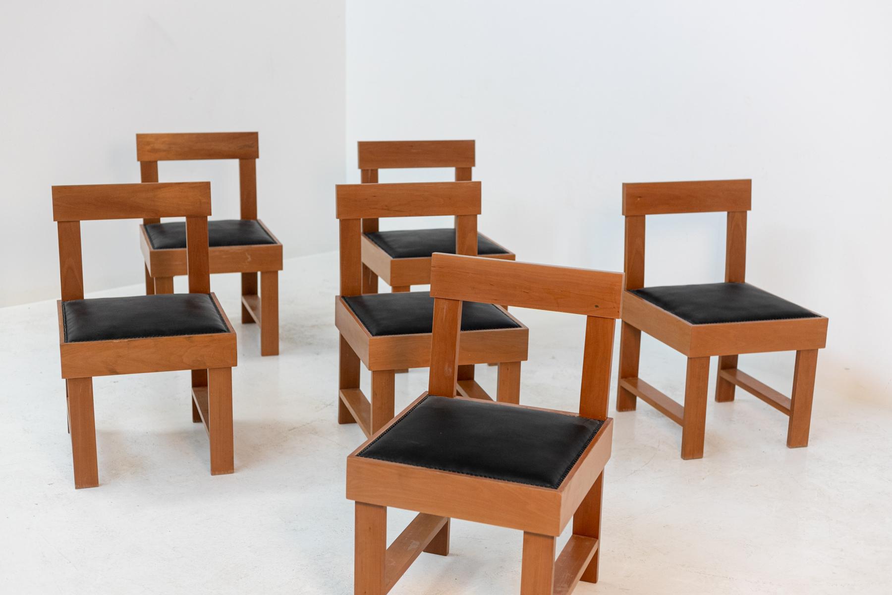 Sessel von BBPR Studio, italienischer Satz von sechs Stühlen aus Holz und schwarzem Leder 2
